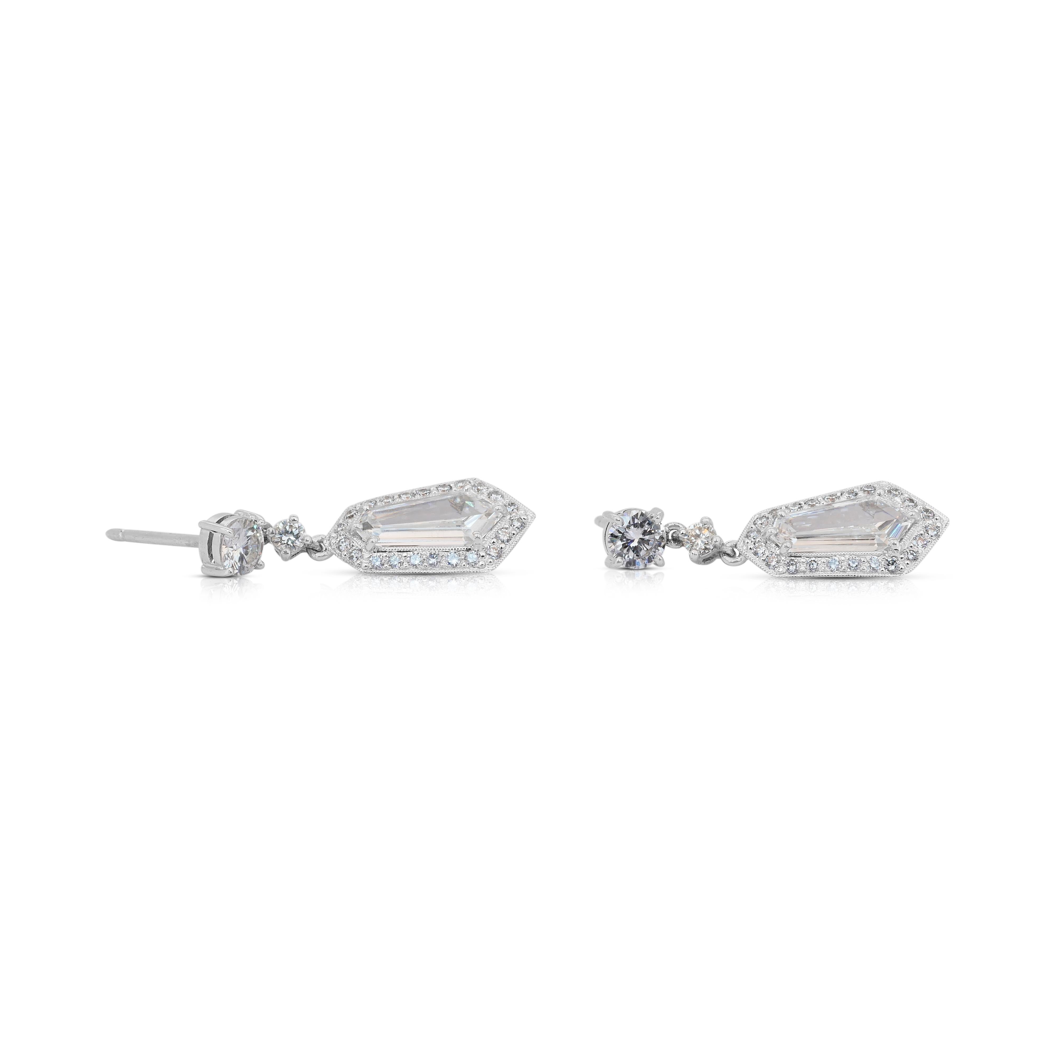 Pendants d'oreilles éblouissants en or blanc 18 carats de 2,48 ct de diamants - certifiés IGI en vente 2