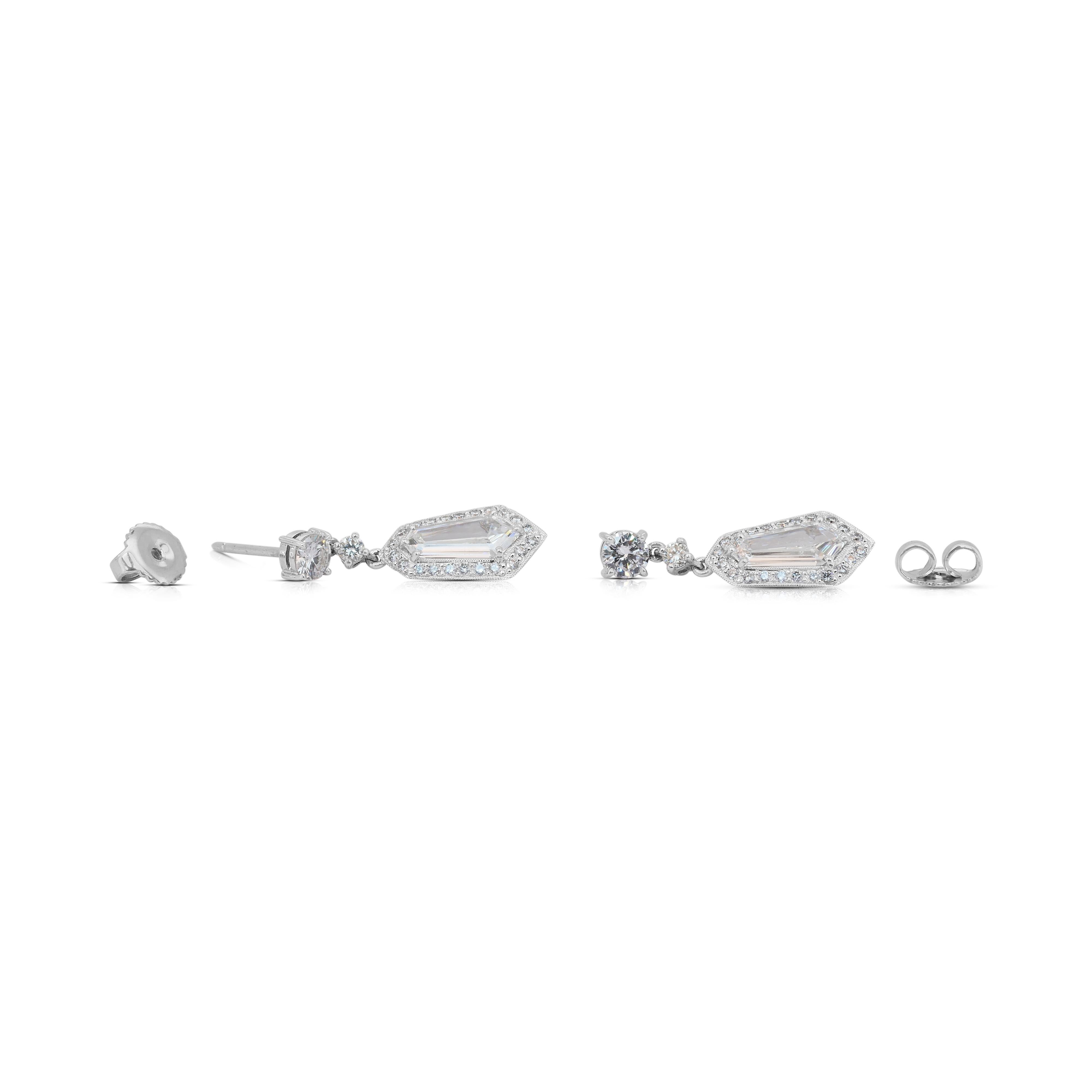 Pendants d'oreilles éblouissants en or blanc 18 carats de 2,48 ct de diamants - certifiés IGI en vente 3