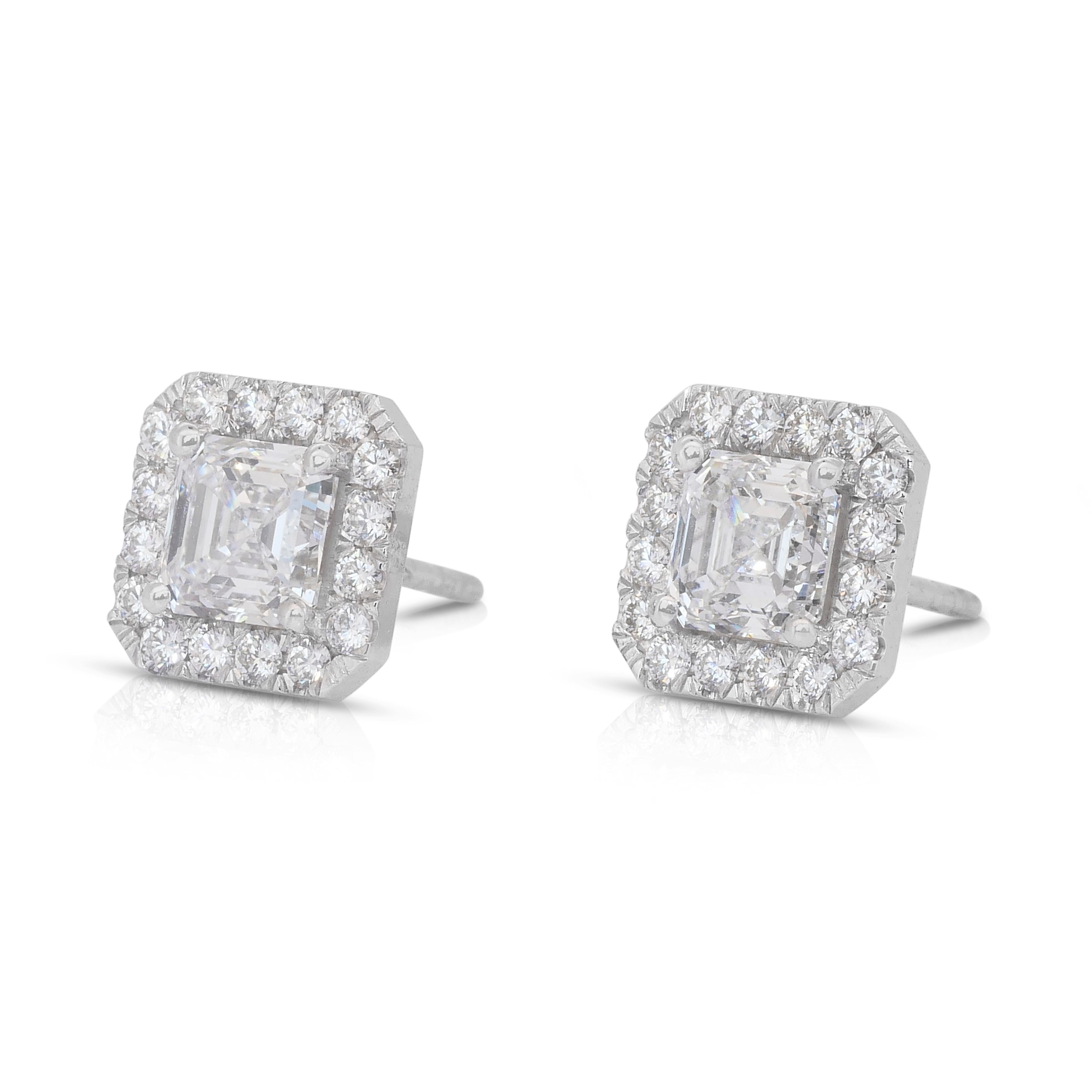 Boucles d'oreilles halo éblouissantes en diamants taille idéale de 2,52 ct. Neuf - En vente à רמת גן, IL