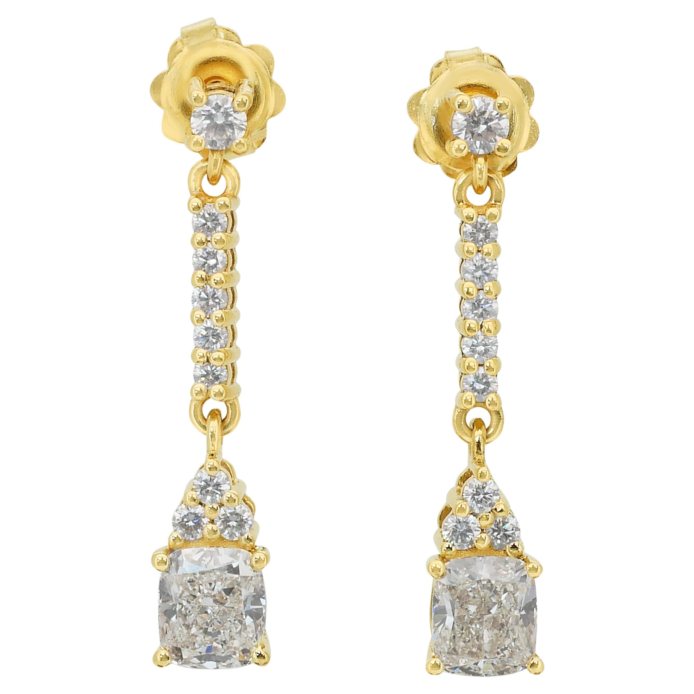 Dazzling 2.57ct Diamonds Drop Earrings in 18k Yellow Gold - IGI Certified