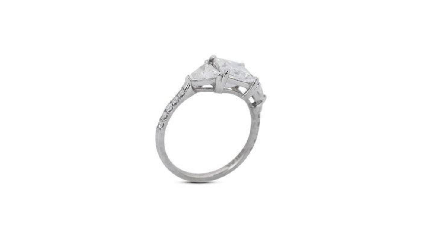 Women's Dazzling 2.71ct Diamond Ring set in gleaming 18K White Gold For Sale