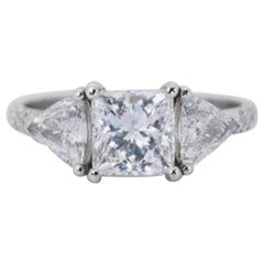 Abbagliante anello con diamante da 2,71 carati incastonato in oro bianco da 18 carati