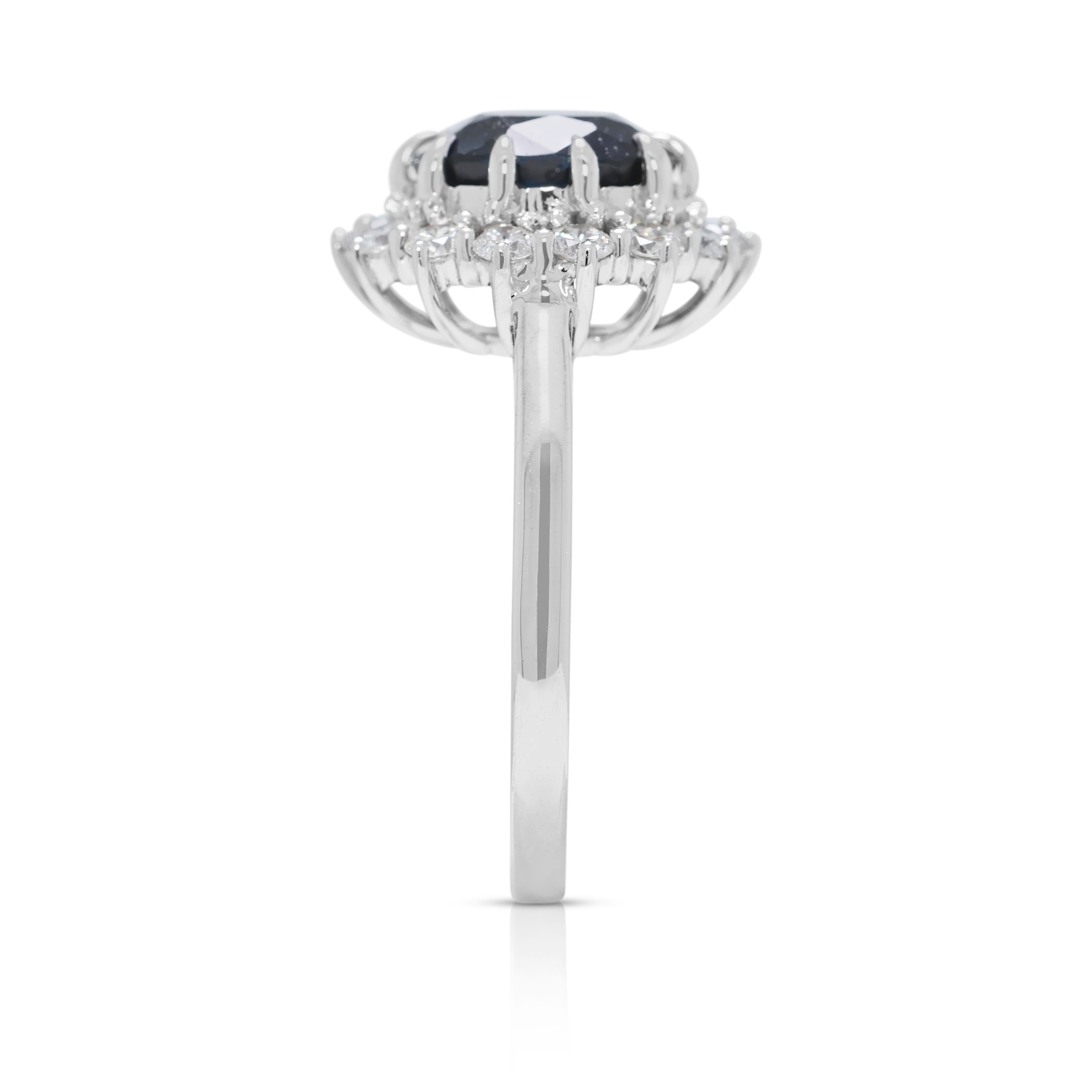 Anello con zaffiro non riscaldato e diamanti naturali da 2,74 carati in oro bianco 18K in vendita 1