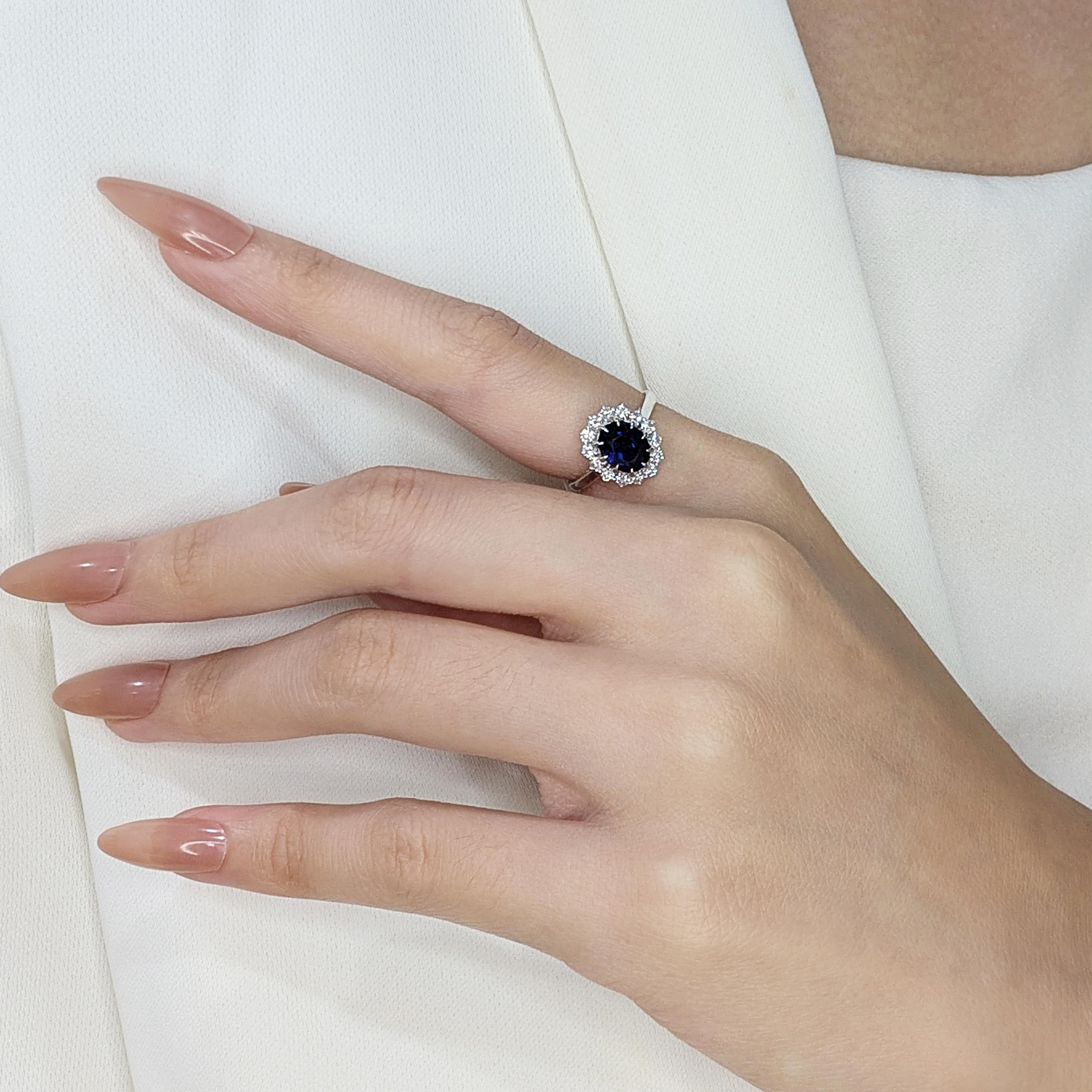 Anello con zaffiro non riscaldato e diamanti naturali da 2,74 carati in oro bianco 18K in vendita 3