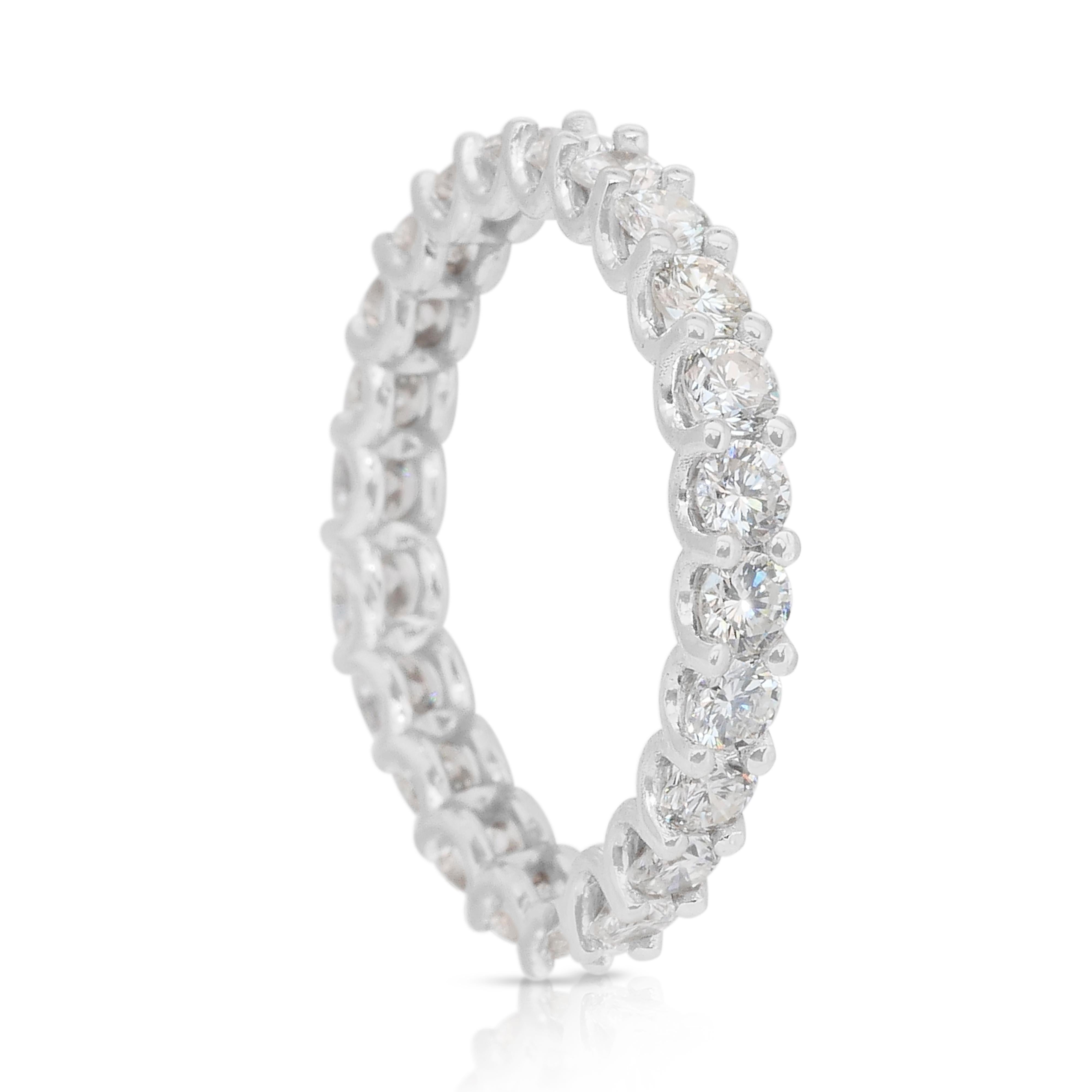 Deslumbrante Anillo de Eternidad de Diamantes de 2,83 ct en Oro Blanco de 14k - Certificado IGI Corte redondo en venta