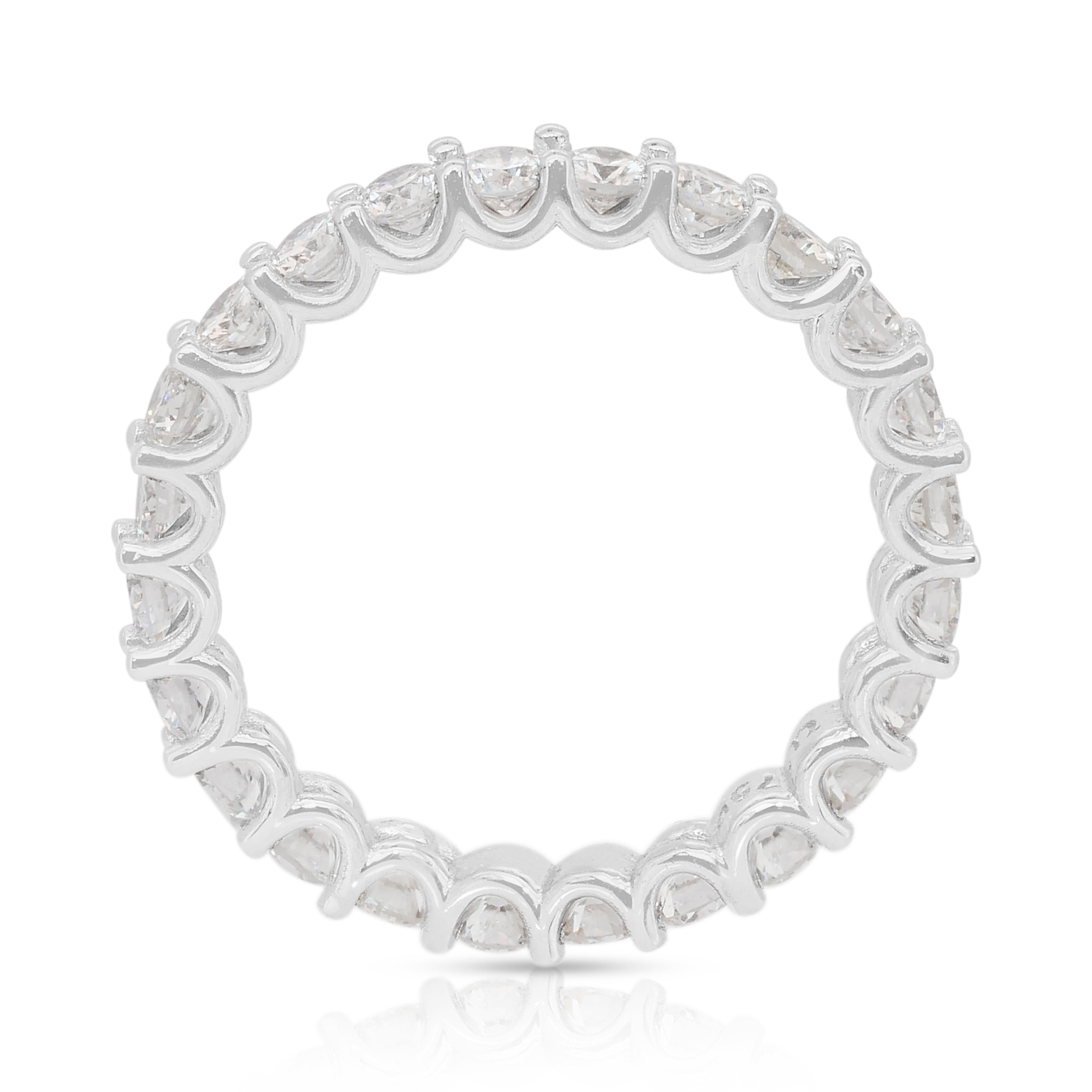 Deslumbrante Anillo de Eternidad de Diamantes de 2,83 ct en Oro Blanco de 14k - Certificado IGI en venta 2