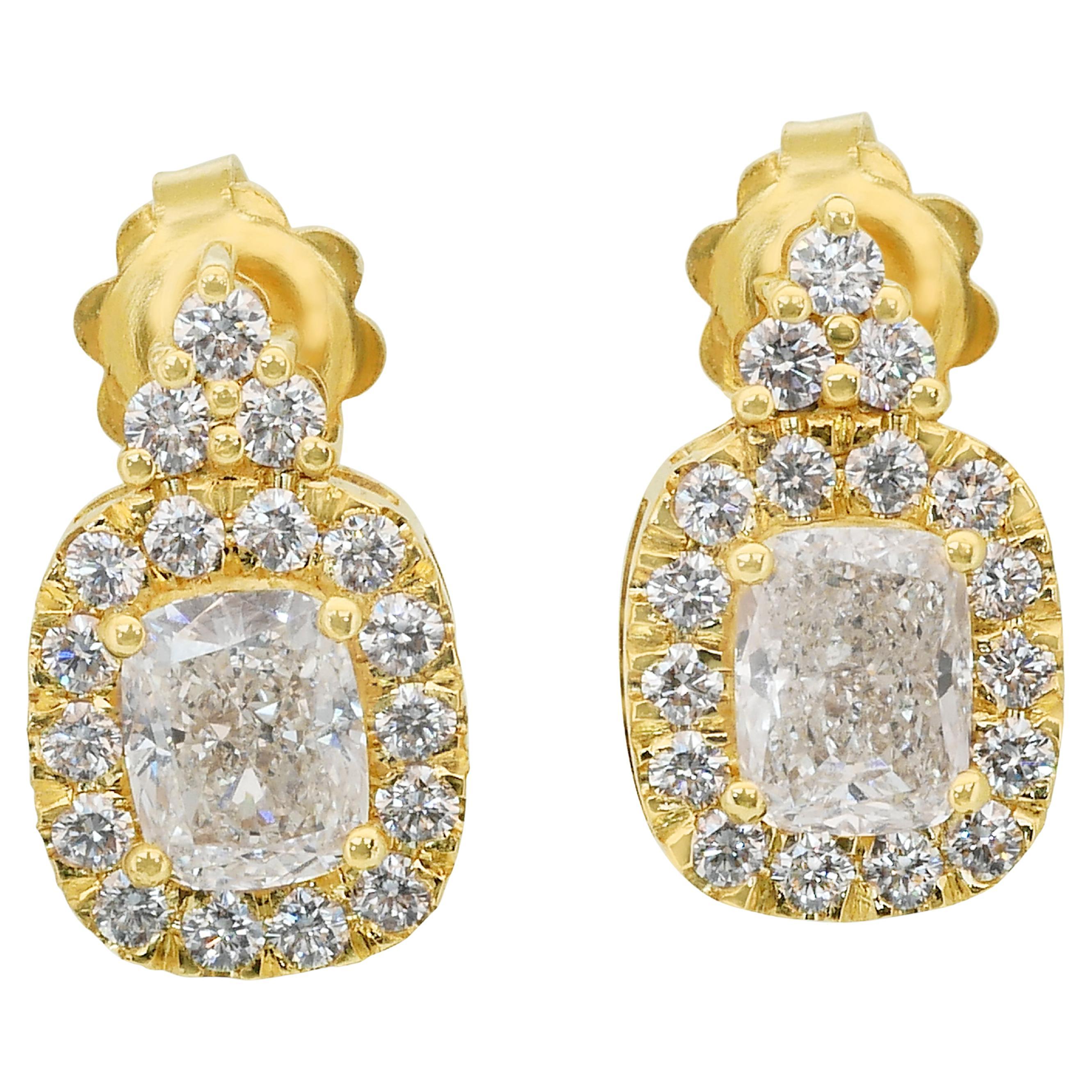 Dazzling 2.93ct Diamonds Earrings in 18k Yellow Gold - IGI Certified
