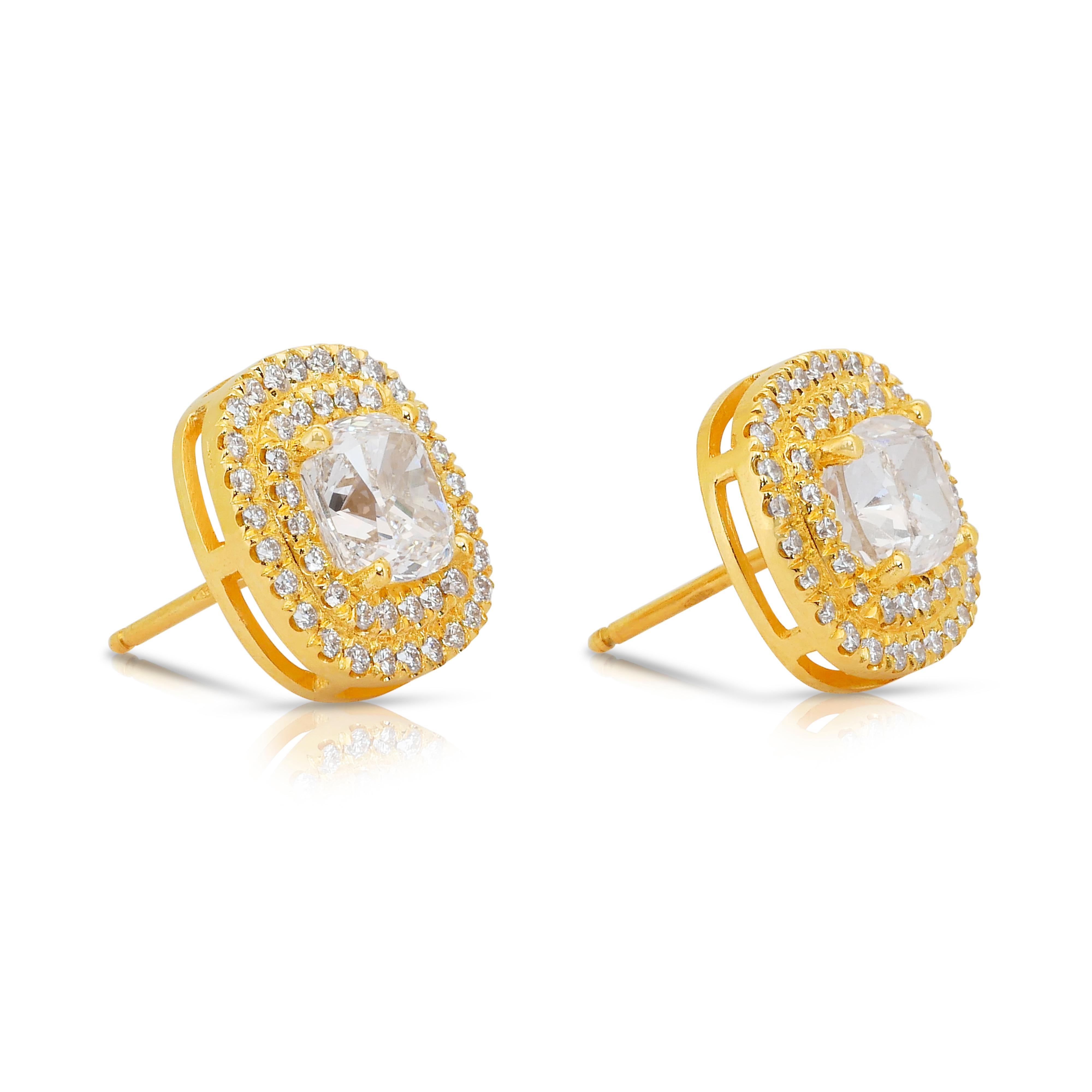 Taglio cuscino Orecchini con diamanti da 3,03 carati in oro giallo 18 carati - certificati IGI in vendita