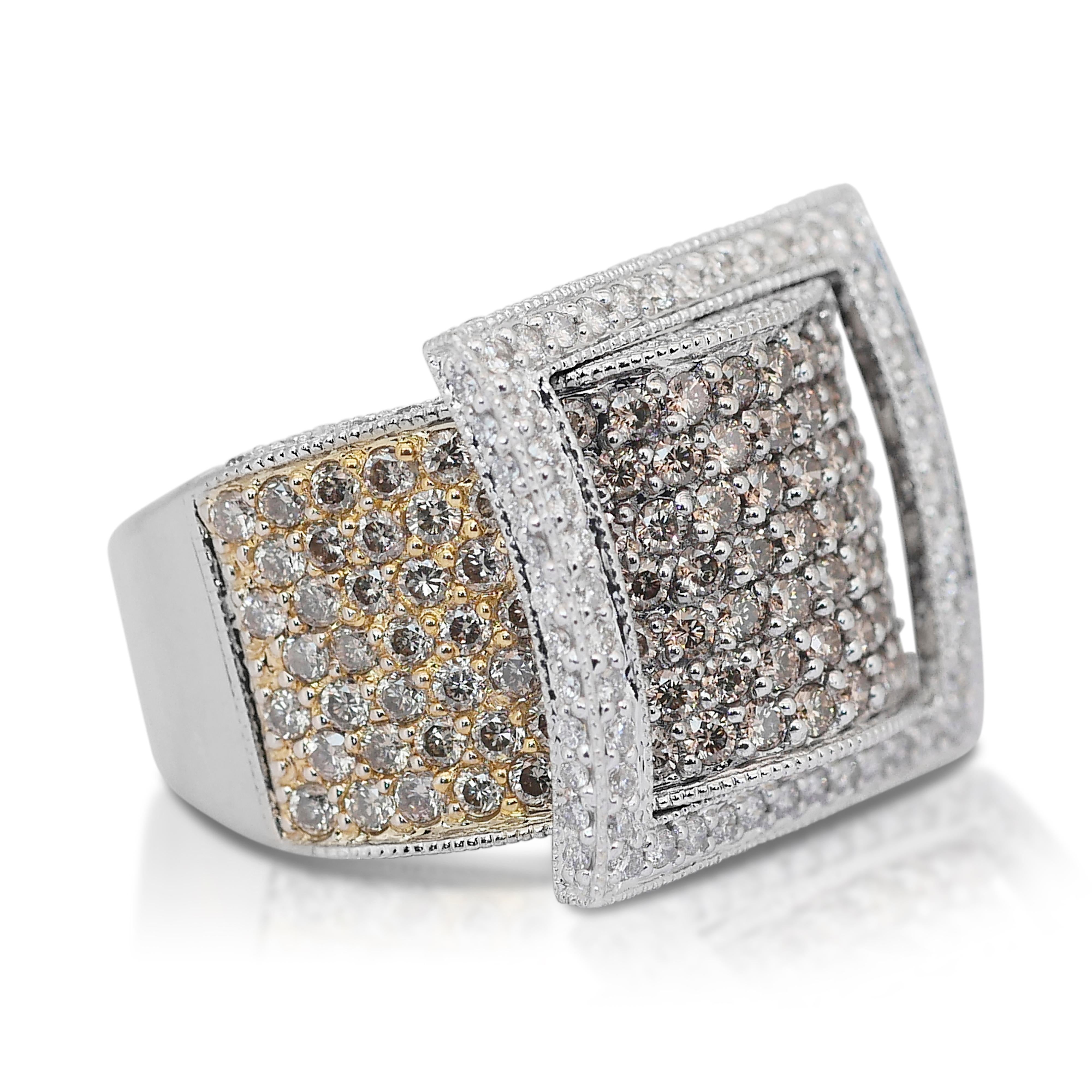Anello con cluster di diamanti da 4,00 carati in oro bianco e giallo 18 carati - Certificato IGI

Lasciati conquistare dalla brillantezza di questo anello a grappolo mozzafiato realizzato in oro bianco e giallo 18 carati, un lussuoso mix di eleganza