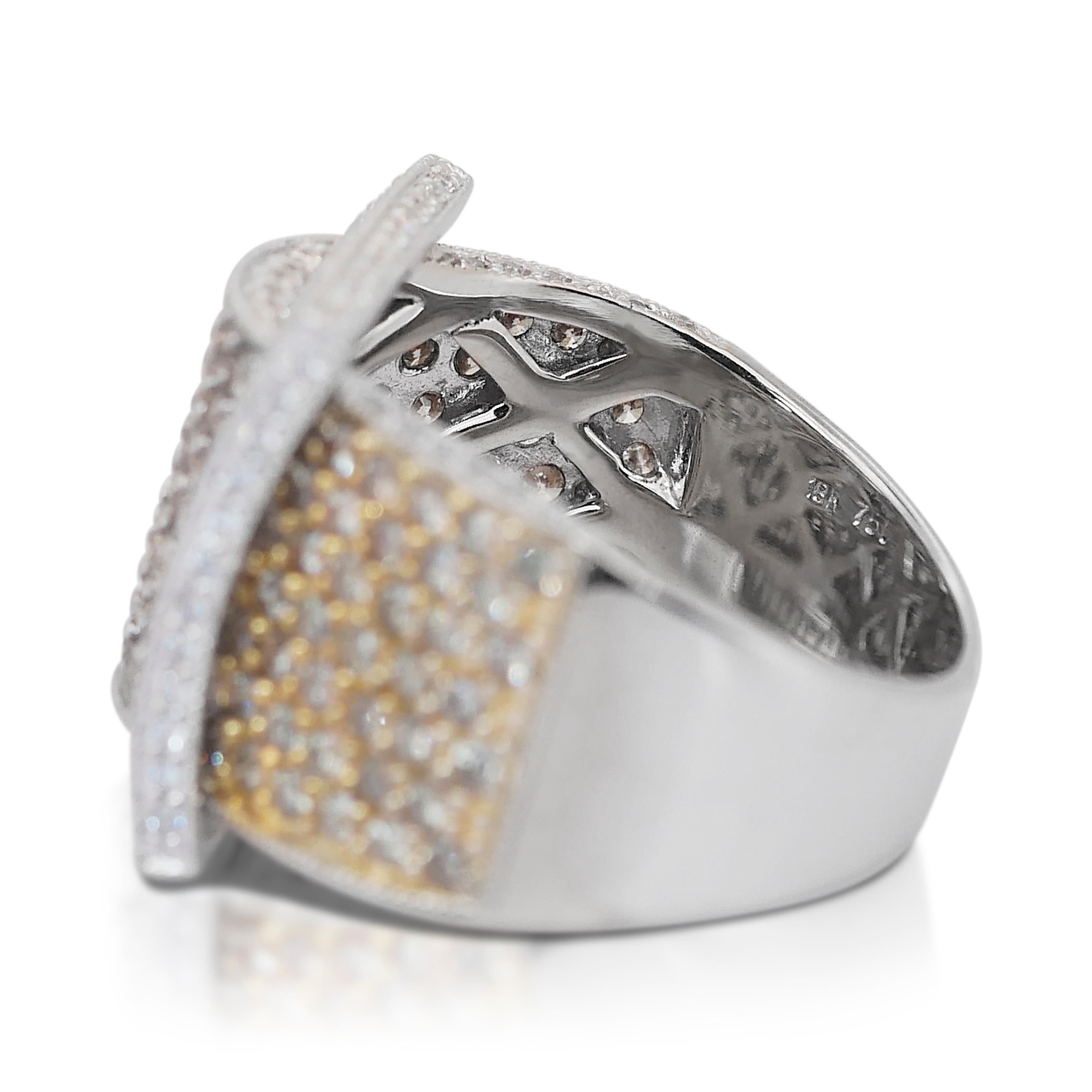 Taglio rotondo Anello a grappolo con 4,00 carati di diamanti in oro bianco e giallo 18 ct. in vendita