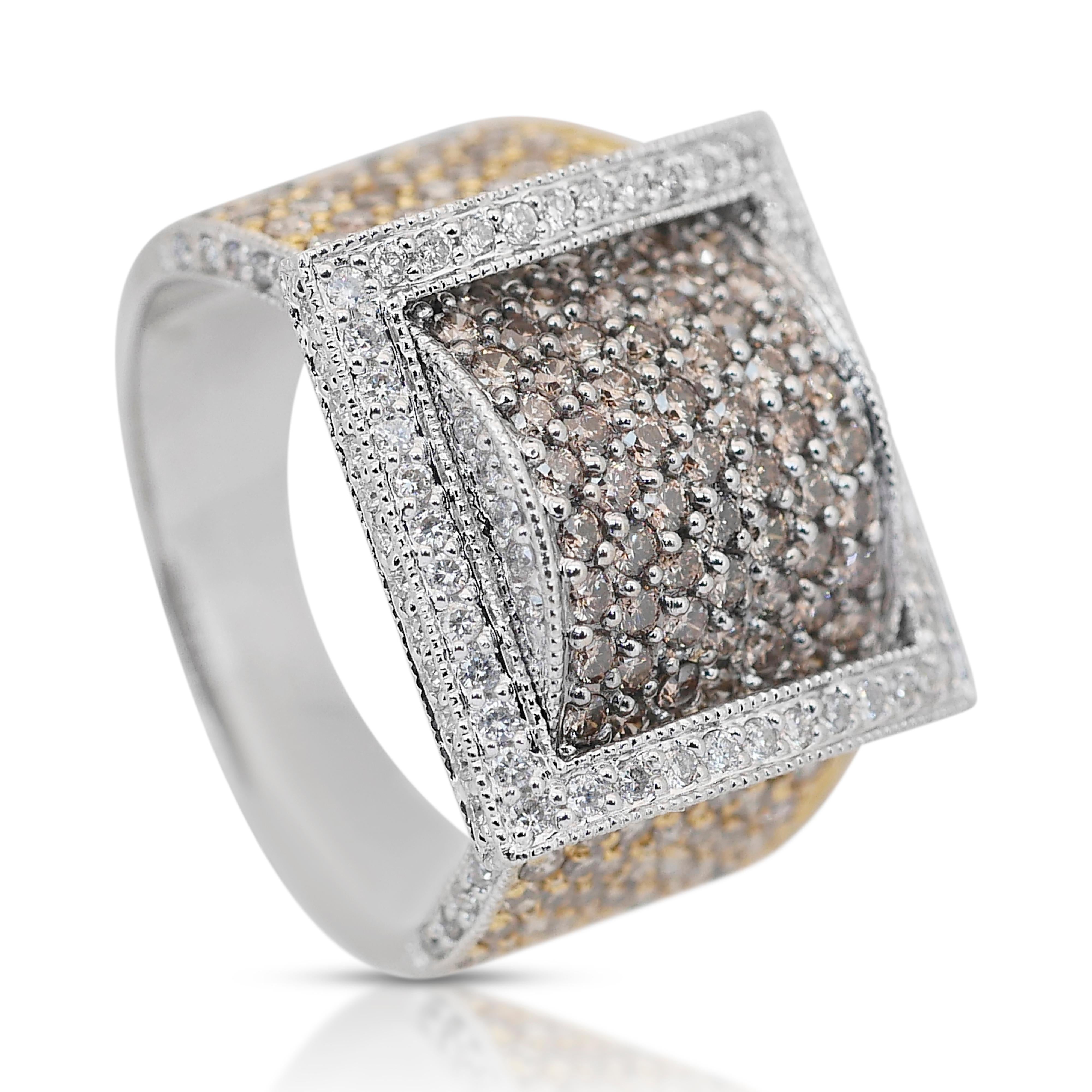 Anello a grappolo con 4,00 carati di diamanti in oro bianco e giallo 18 ct. In condizioni Nuovo in vendita a רמת גן, IL