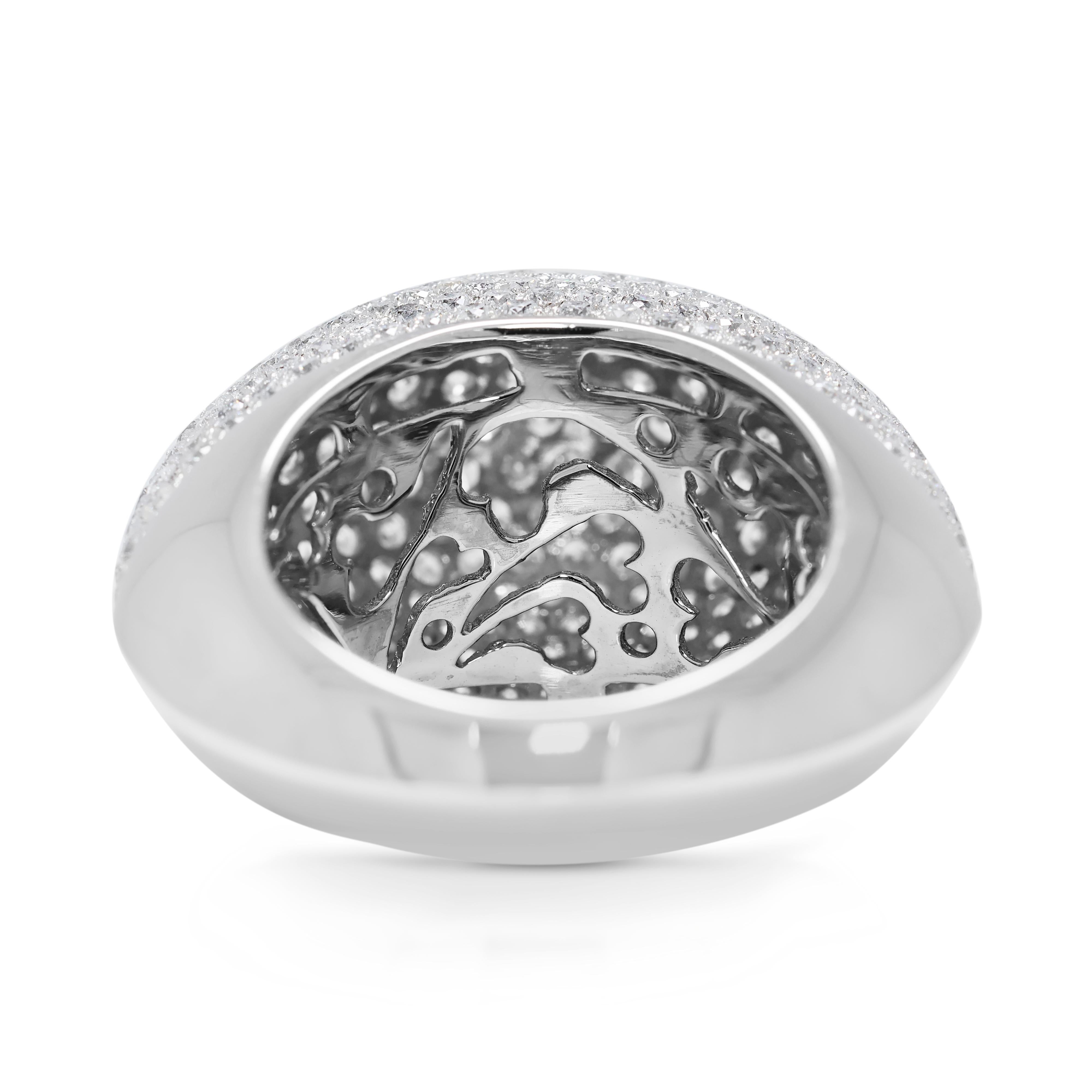 Anello con diamanti naturali da 5,3 carati in oro bianco 18K in vendita 2