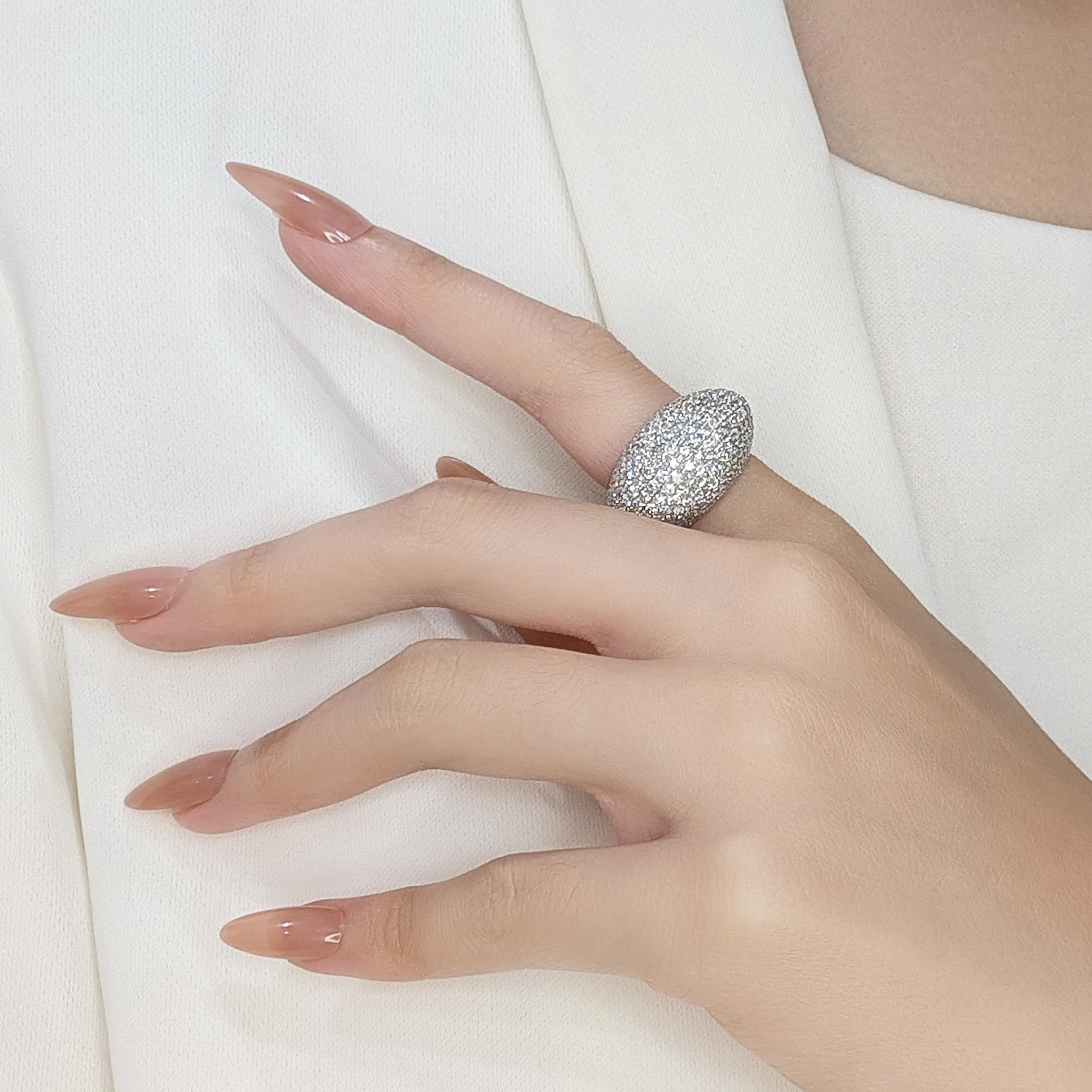 Anello con diamanti naturali da 5,3 carati in oro bianco 18K in vendita 3