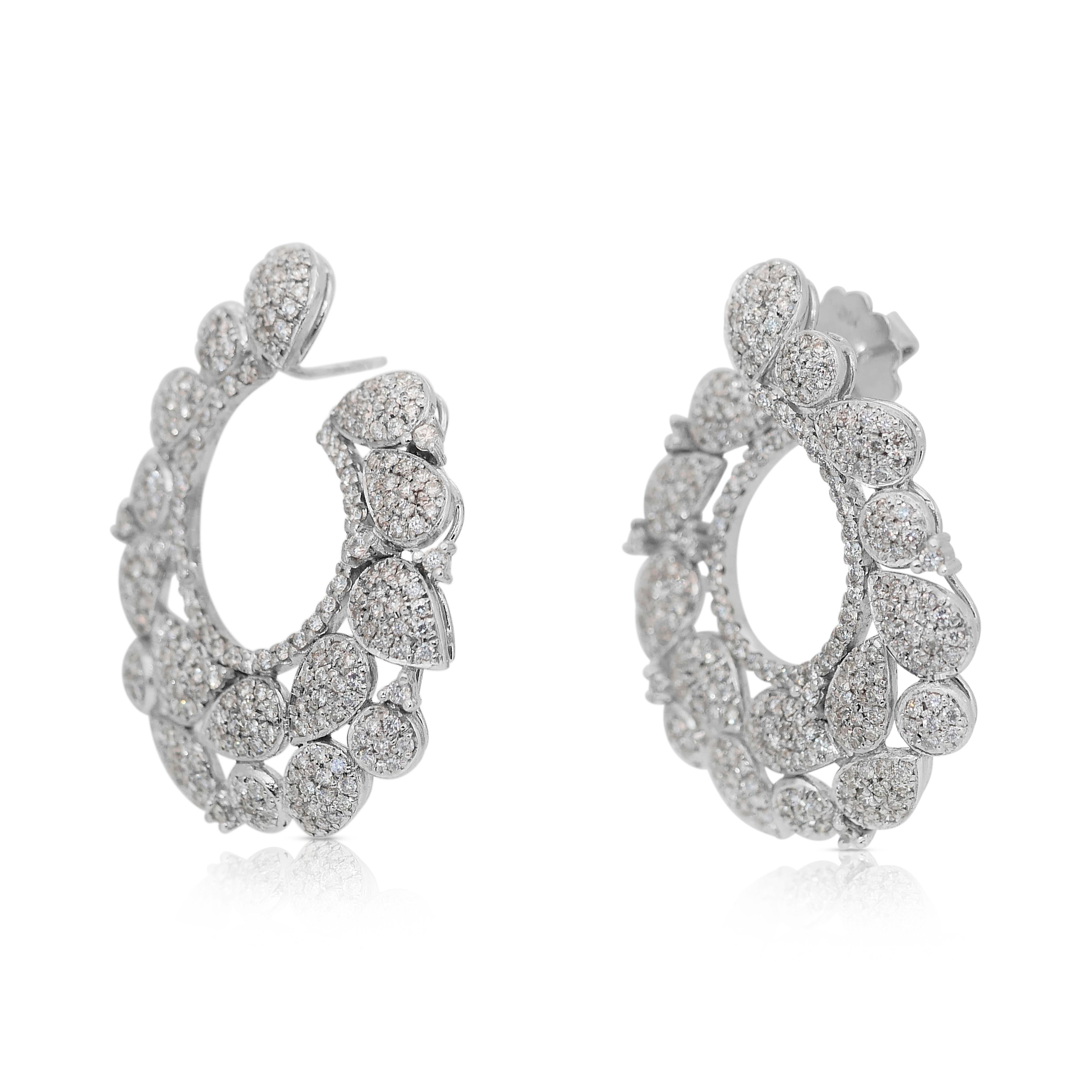Round Cut Dazzling 5.87ct Diamonds Earrings in 18k White Gold - IGI Certified For Sale