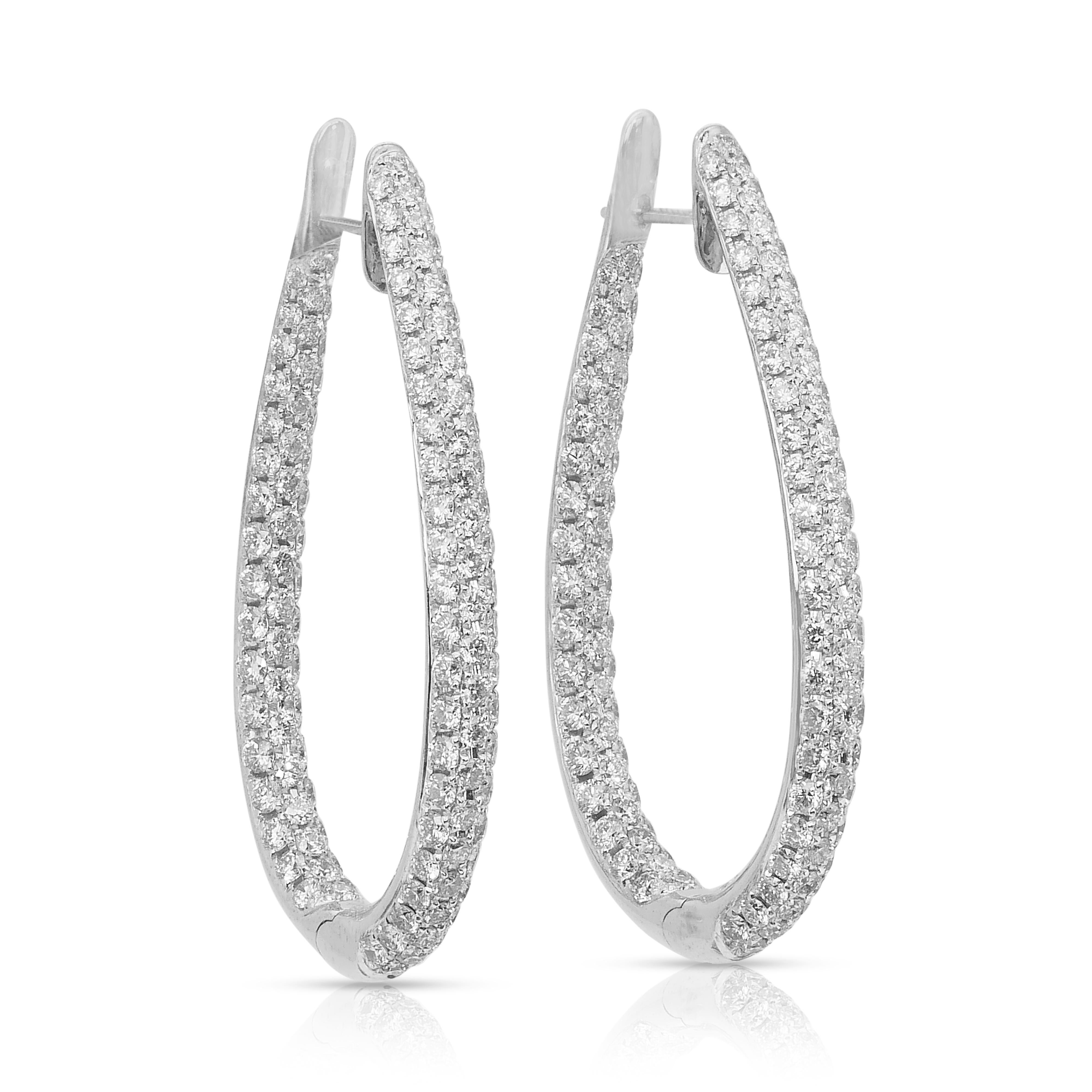 Boucles d'oreilles éblouissantes en or blanc 18 carats de 6,63 ct de diamants - certifiées IGI en vente 2