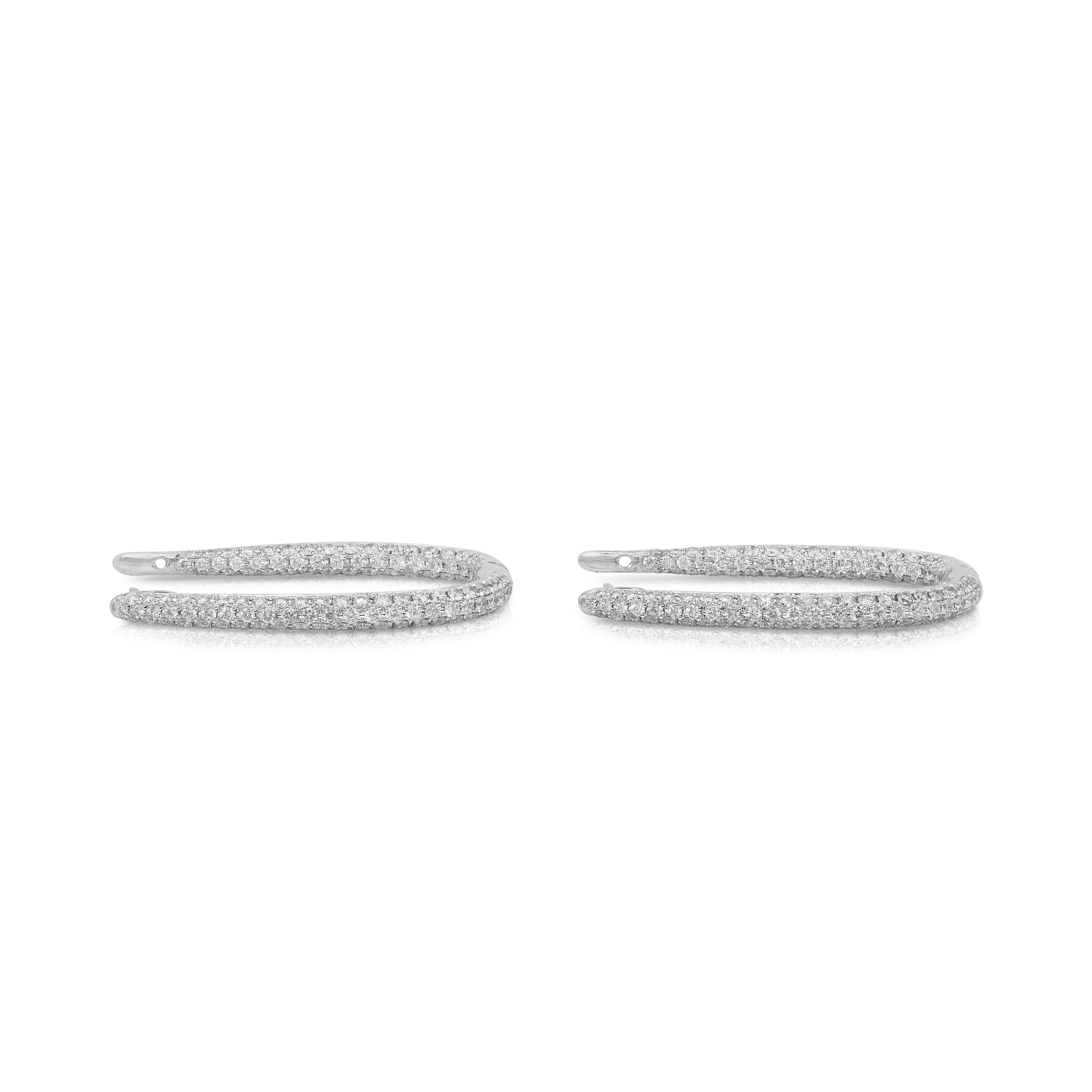 Boucles d'oreilles éblouissantes en or blanc 18 carats de 6,63 ct de diamants - certifiées IGI en vente 4