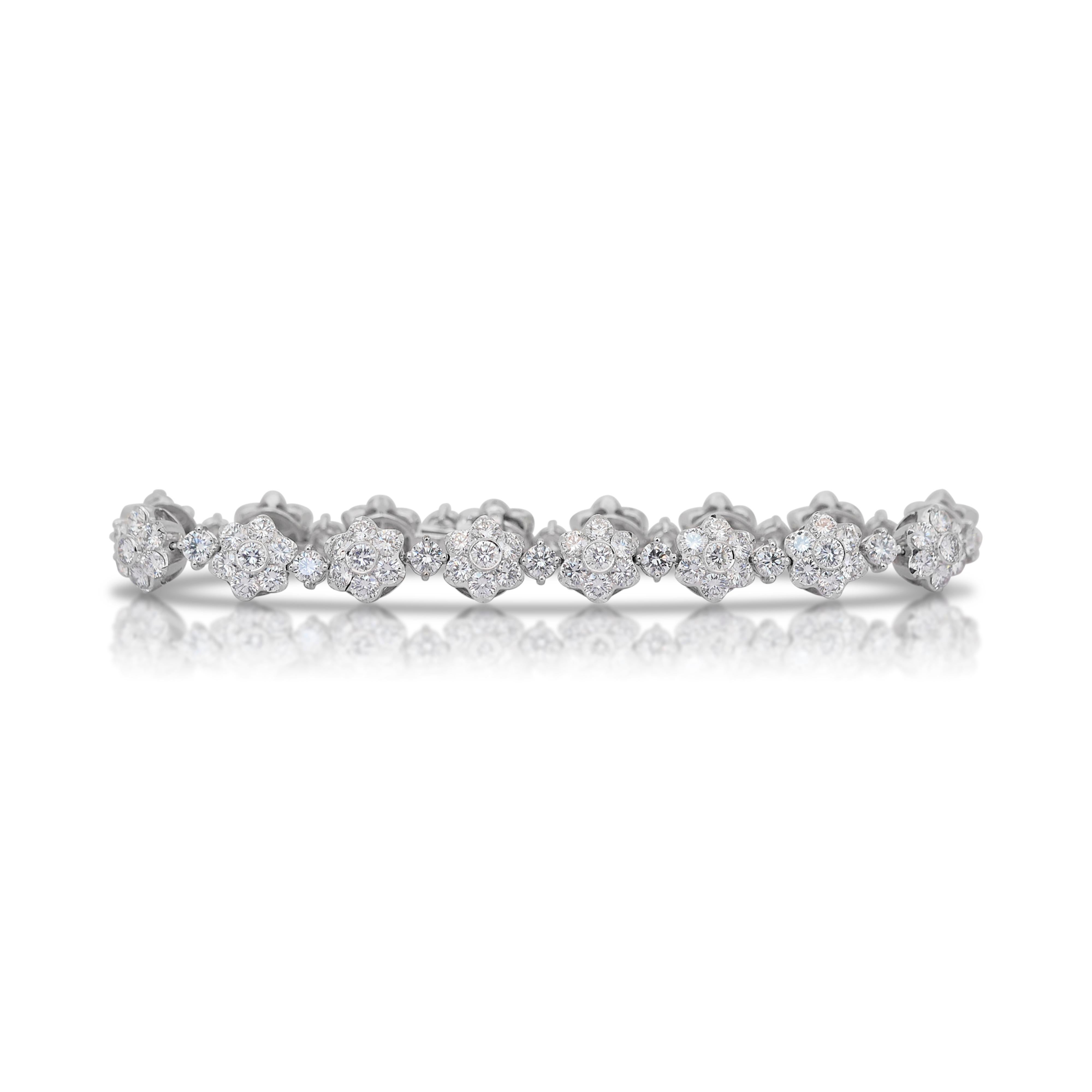 Deslumbrante Pulsera de Diamantes de 7,25ct en Oro Blanco de 18k - Certificado IGI

Deléitate con el máximo lujo con esta deslumbrante pulsera de diamantes de oro blanco de 18 quilates. La pulsera tiene 16 diamantes de talla redonda como piedras