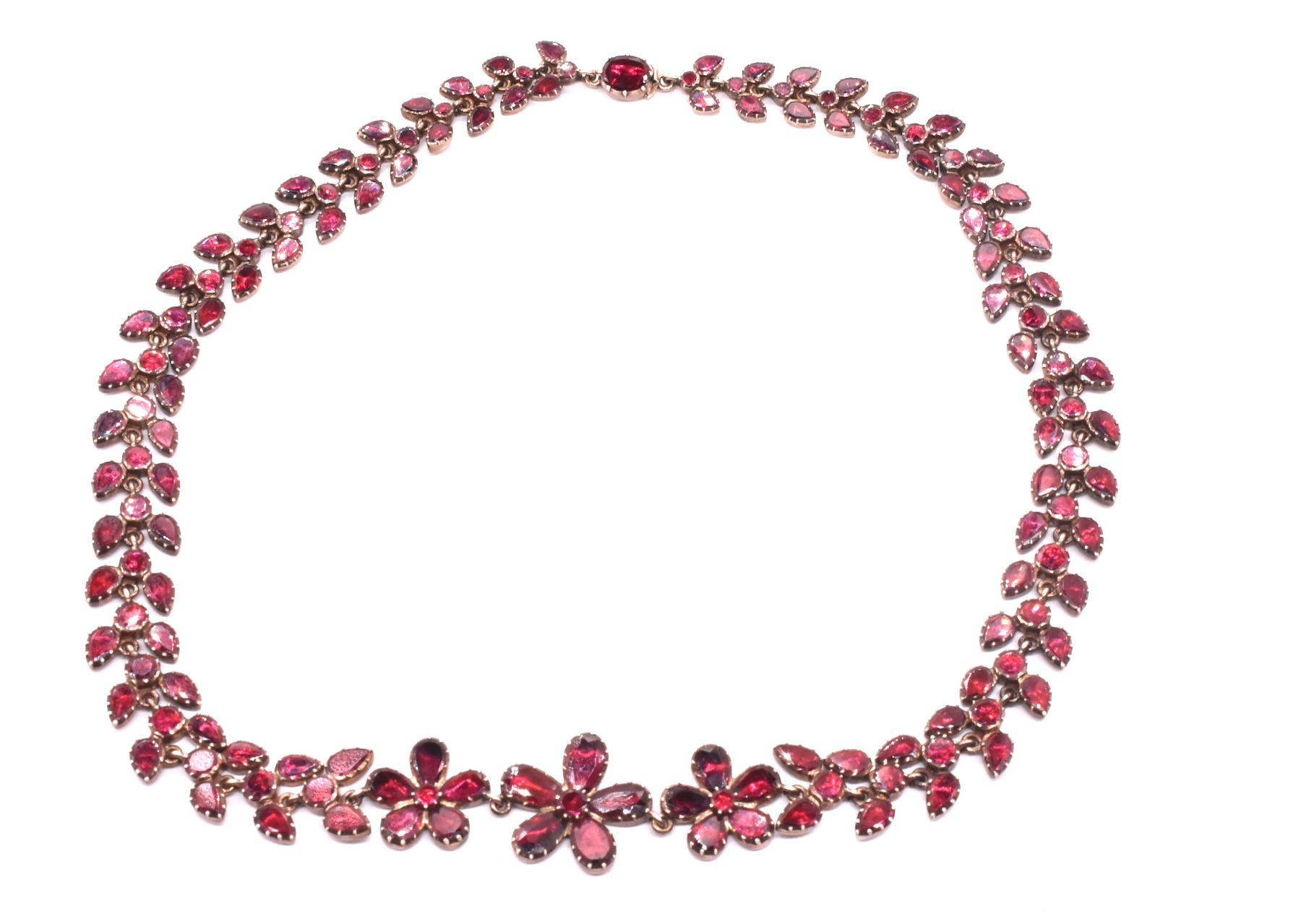 Dazzling Antique Georgian Almondine Garnet Pansy Necklace, circa 1800 3