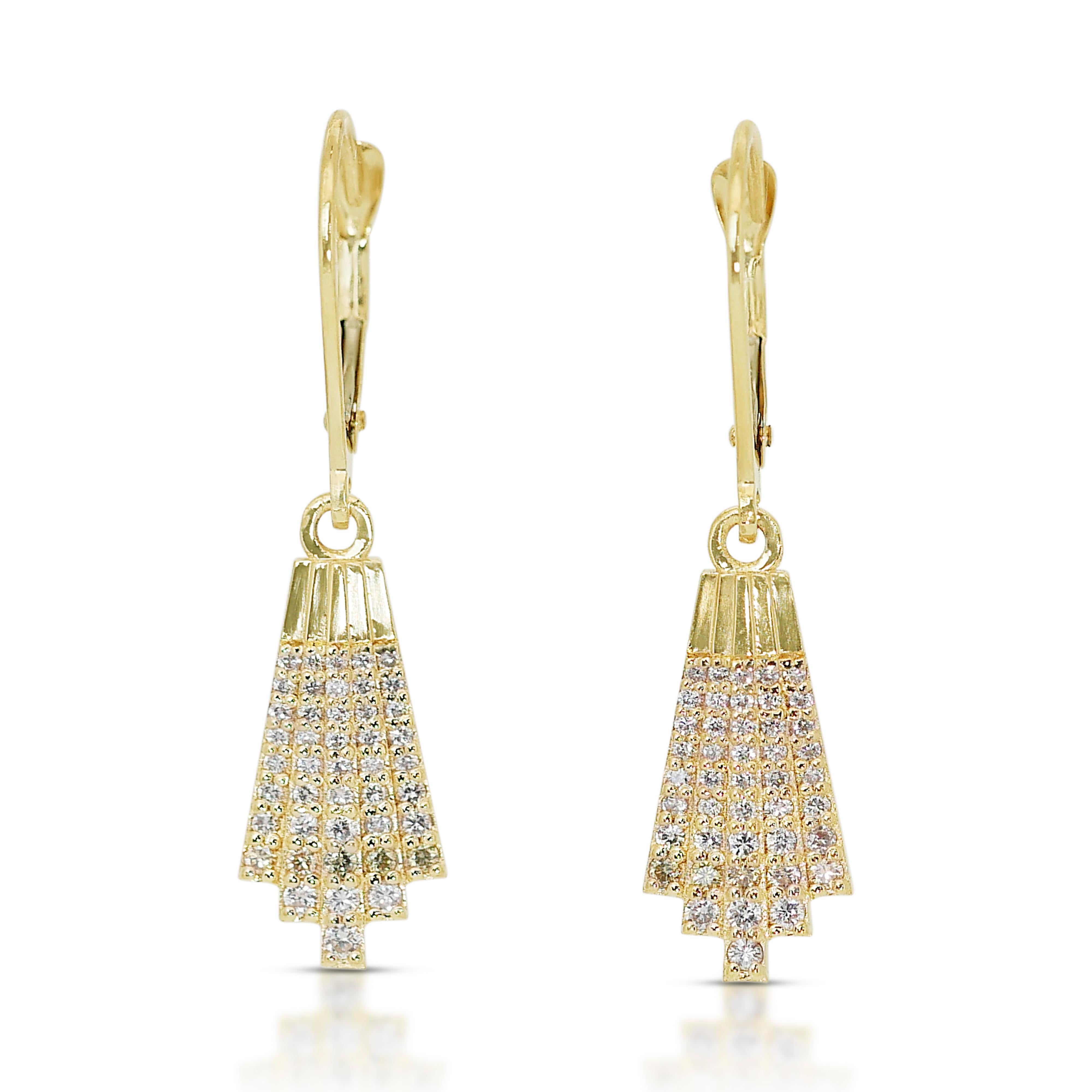 Schillernde Art Deco Stil 0,46ct Diamanten Tropfen Ohrringe in 18k Gelbgold - IGI zertifiziert

Diese bezaubernden Ohrringe aus 14 Karat Weißgold glänzen mit insgesamt 0,46 Karat Diamanten, die das Licht bei jeder Drehung einfangen und reflektieren.