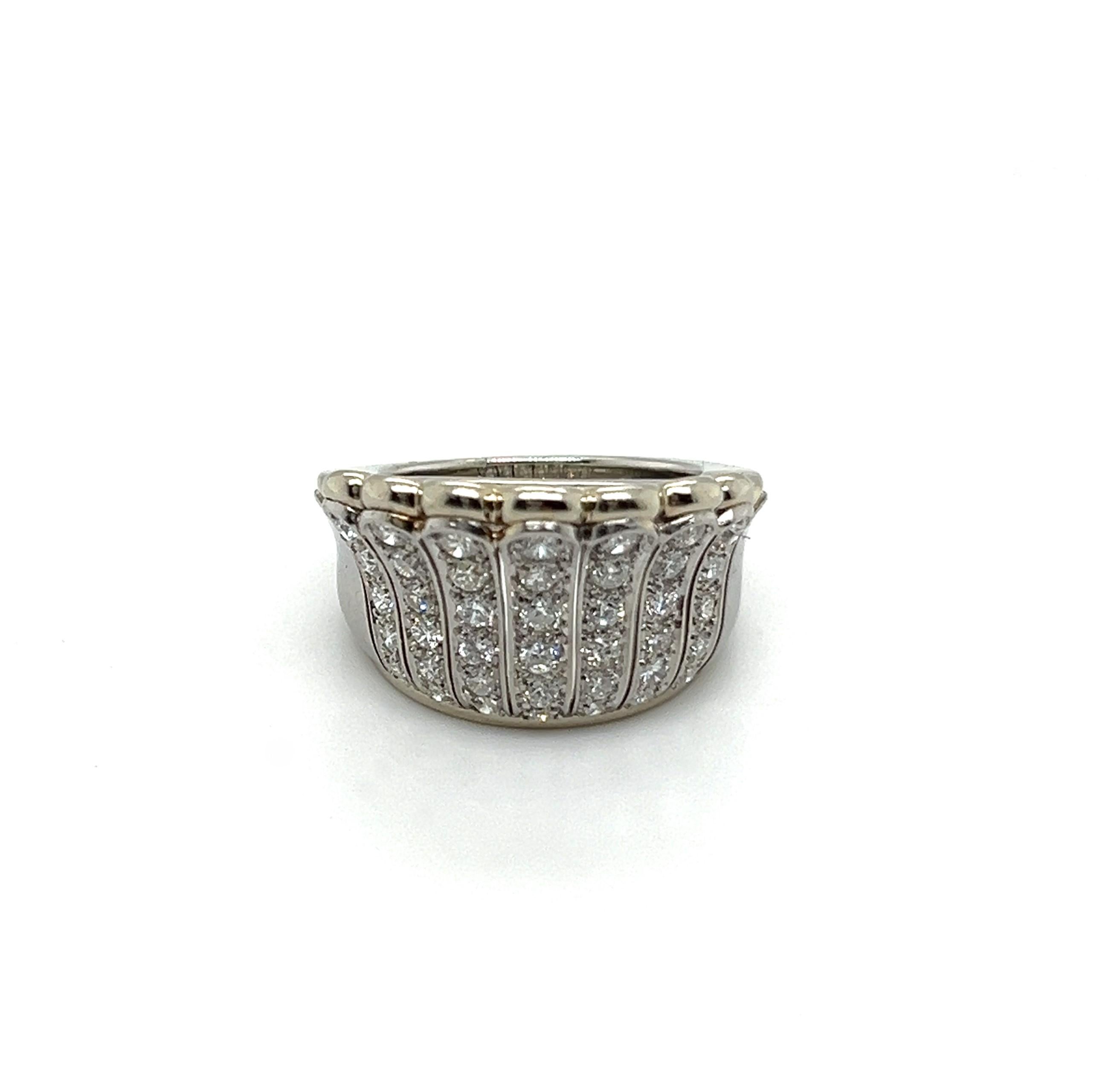 Anello corona con diamanti in oro bianco 18 carati in vendita 9