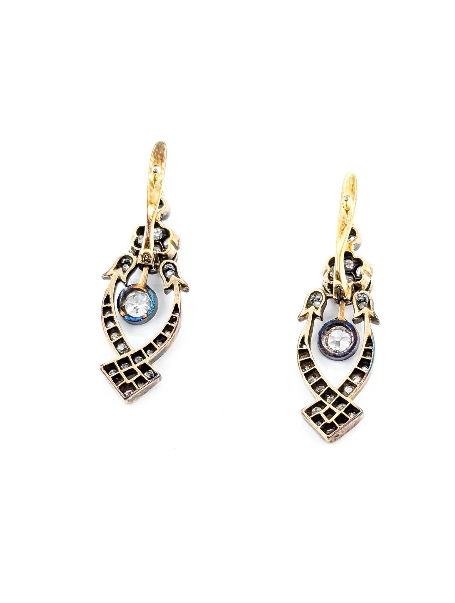 Boucles d'oreilles en or jaune 18k avec diamants éblouissants Excellent état - En vente à Bloomington, MN