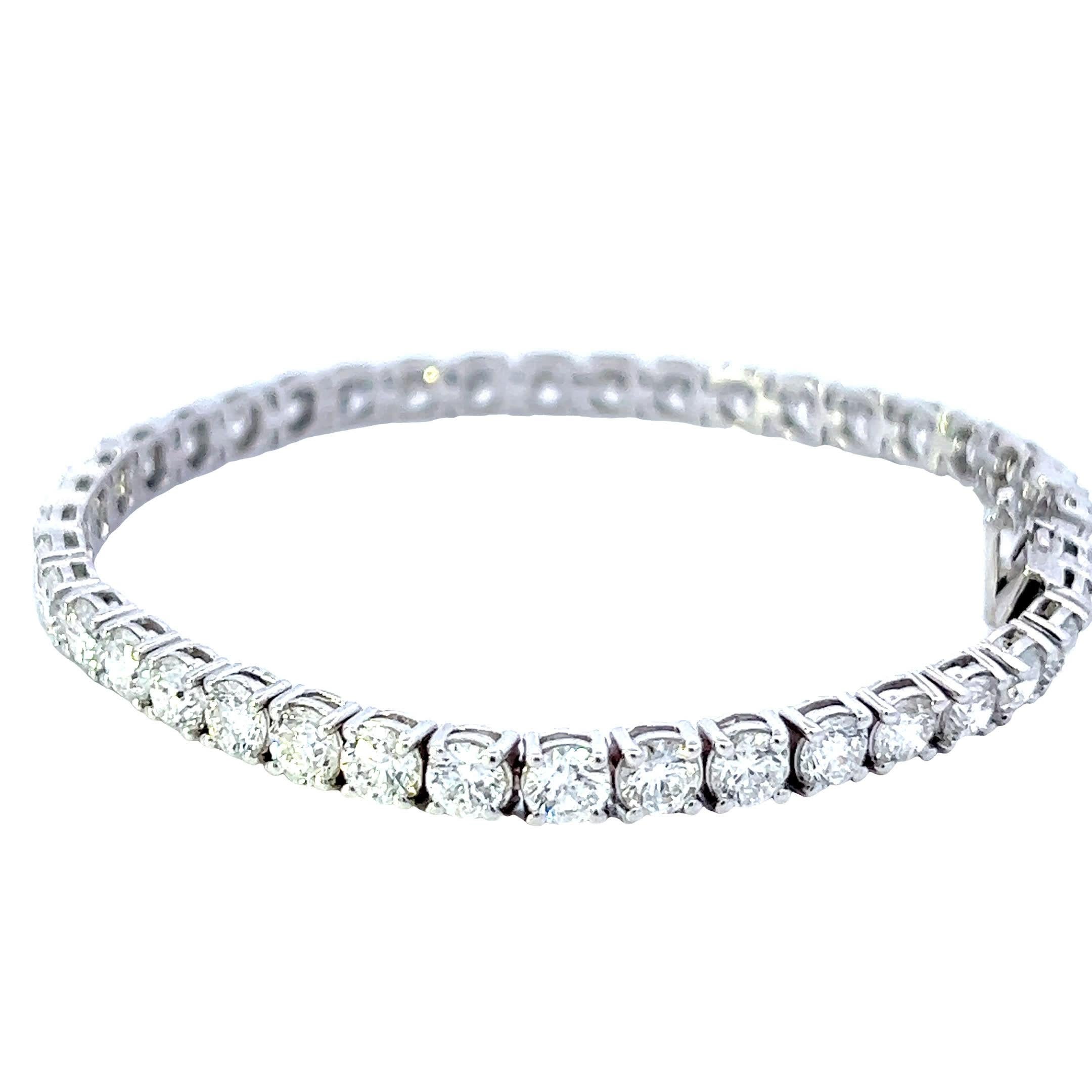 Offrez-vous le luxe absolu de ce bracelet en diamants qui fait sensation.