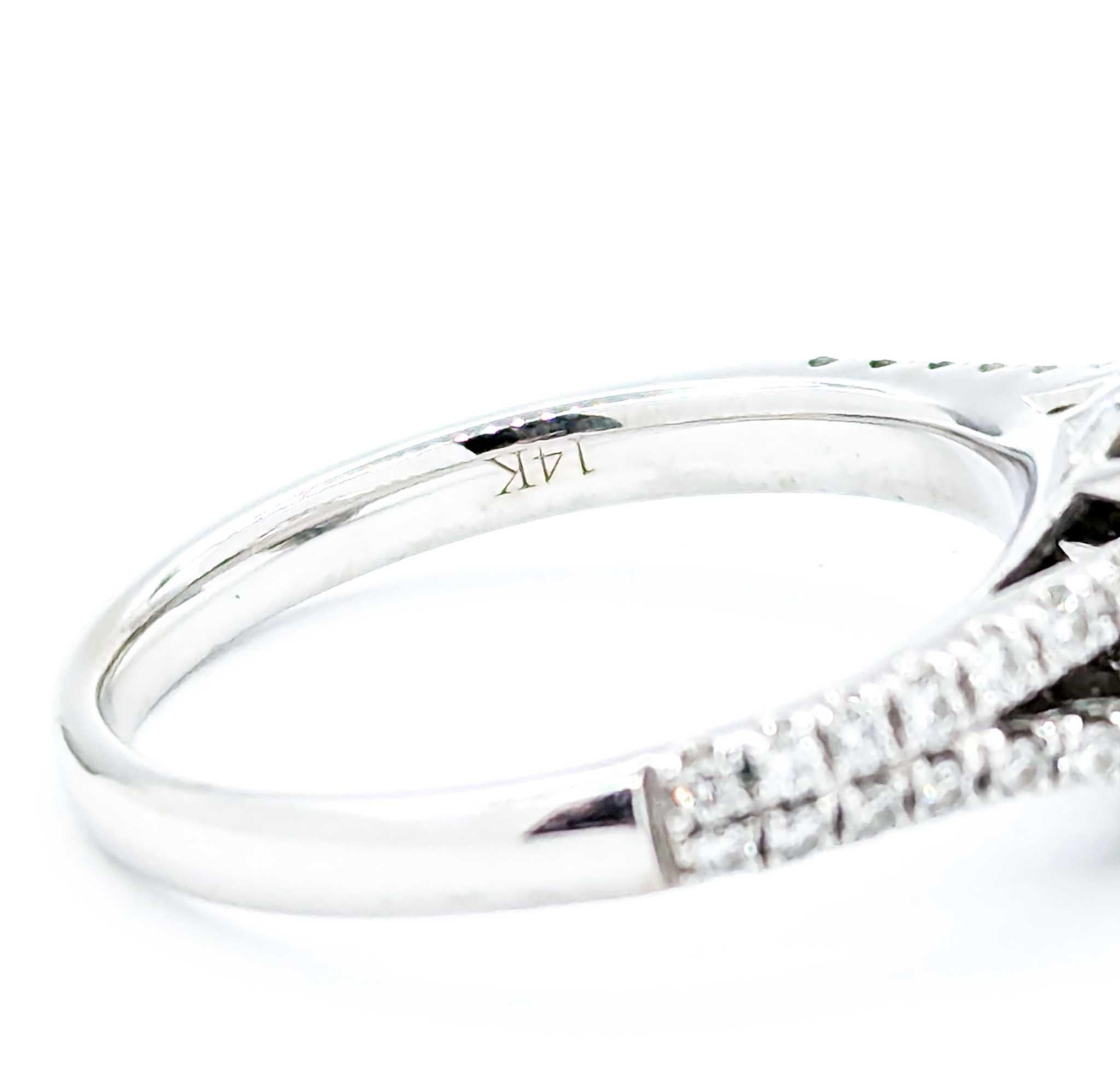 Schillernder Diamant-Cluster-Ring aus 14k Weißgold im Angebot 4