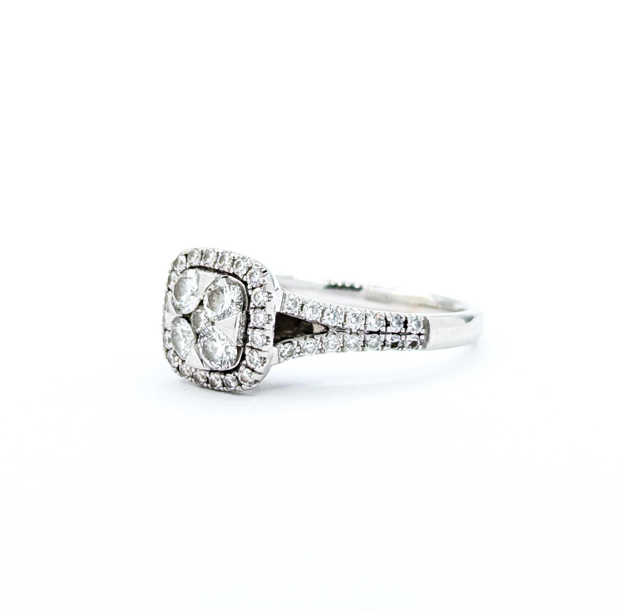 Schillernder Diamant-Cluster-Ring aus 14k Weißgold (Zeitgenössisch) im Angebot