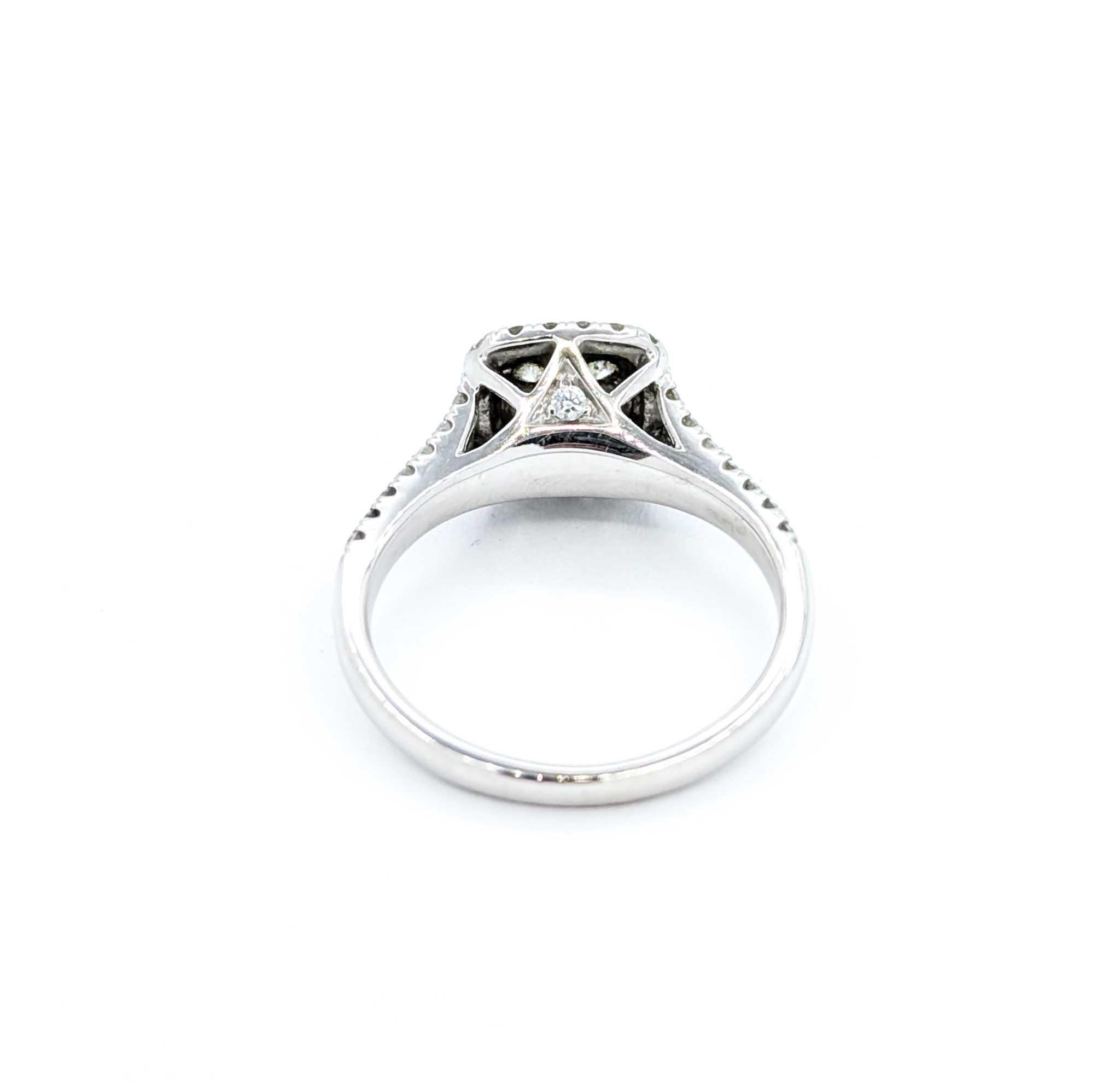 Schillernder Diamant-Cluster-Ring aus 14k Weißgold im Angebot 2