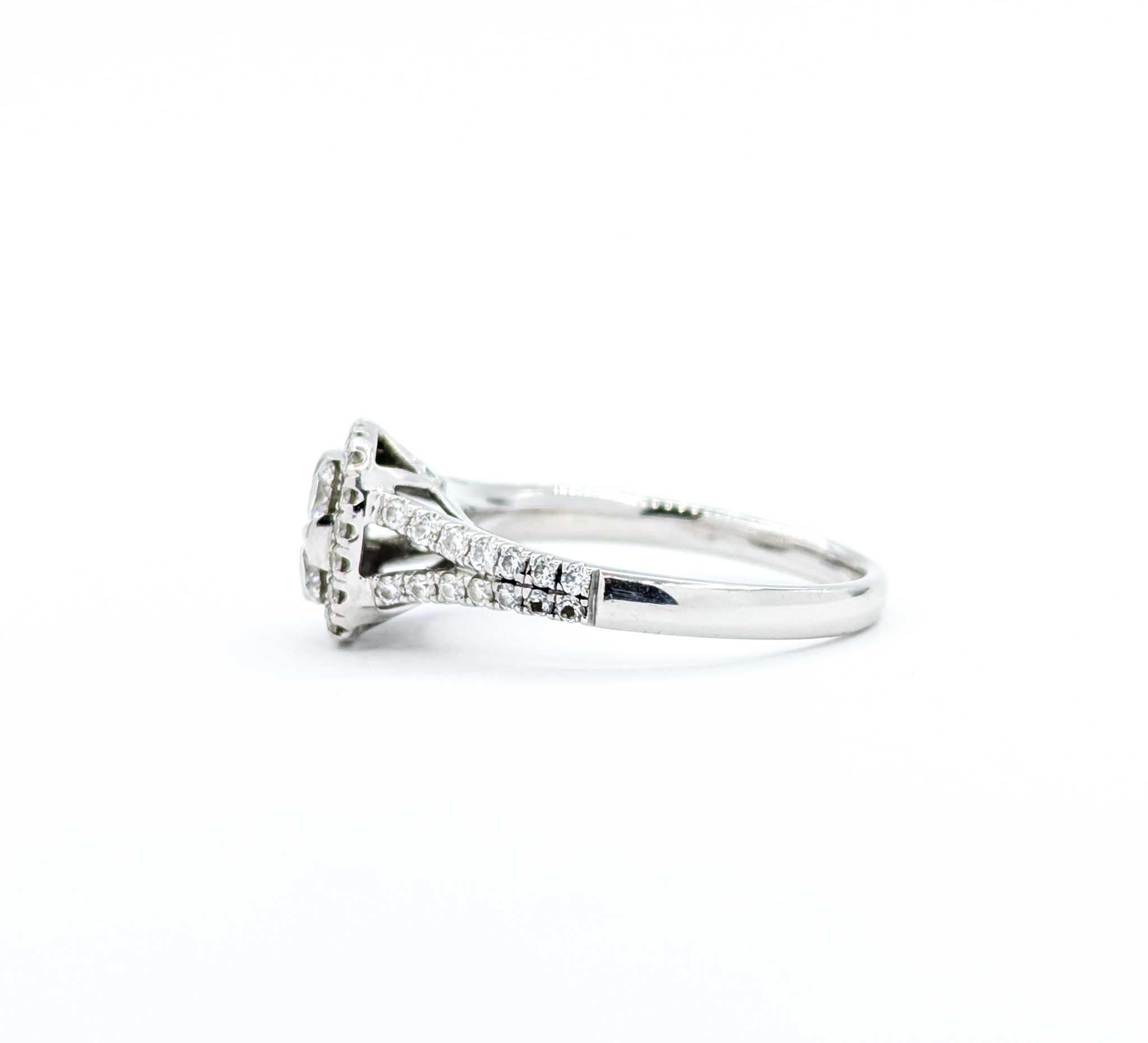 Schillernder Diamant-Cluster-Ring aus 14k Weißgold im Angebot 3