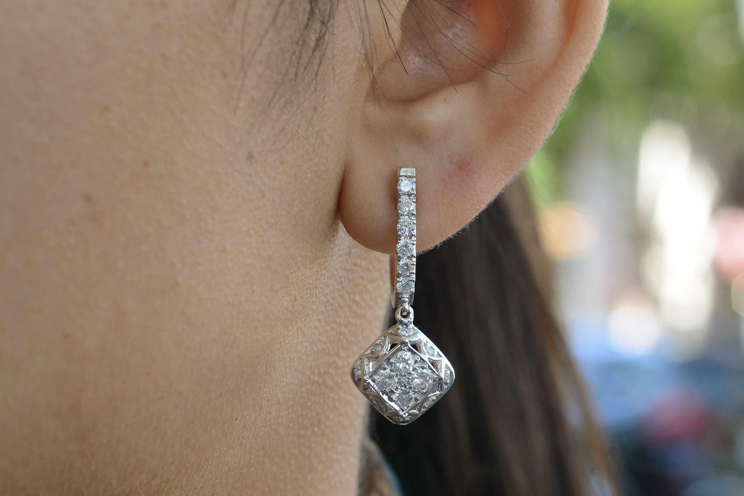 An eminently wearable pair of diamond dangle earrings in a dramatic drop style. Adorned with 1.20 carats of dazzling diamonds made even more sparkling in their 18k white gold settings. The way they seductively sway from the ears captures light from