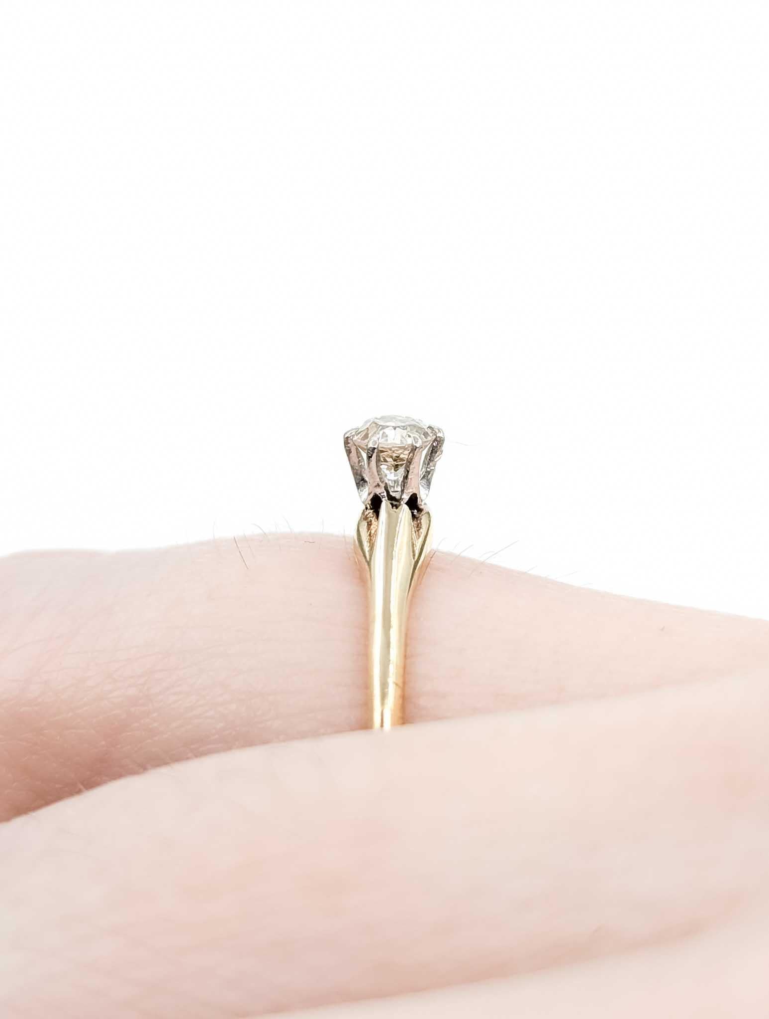 Dazzling Diamond Solitaire Ring in 14k Yellow Gold (Rundschliff) im Angebot