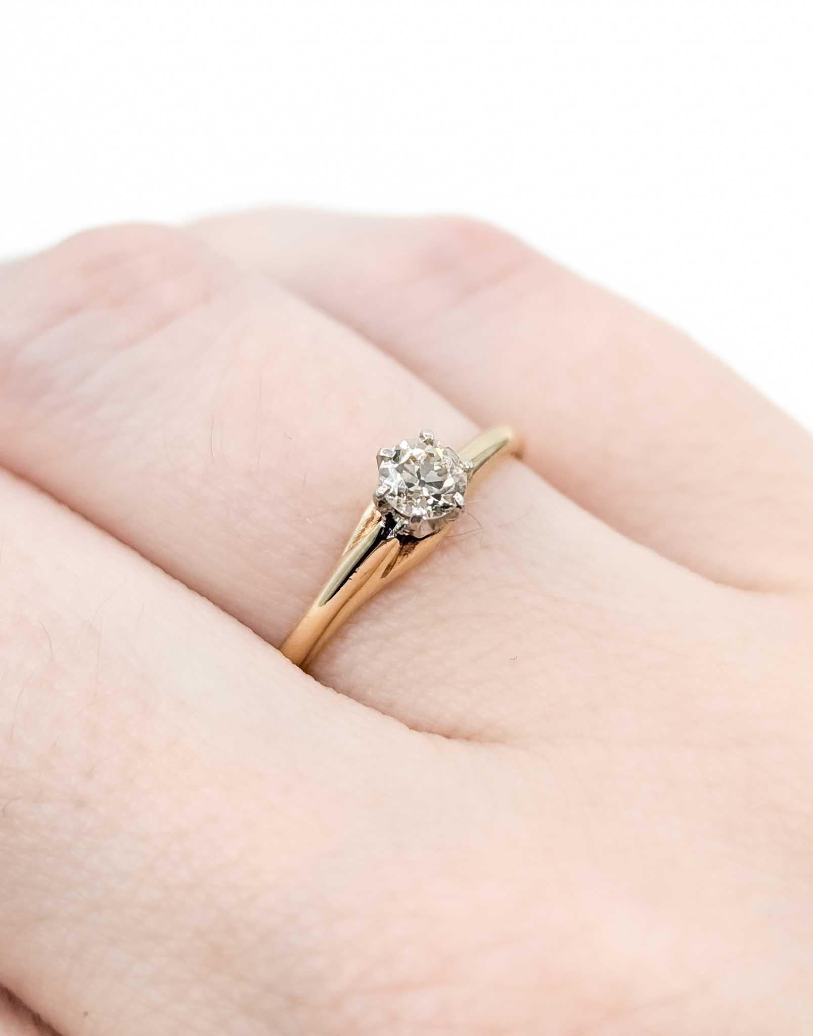 Dazzling Diamond Solitaire Ring in 14k Yellow Gold im Zustand „Hervorragend“ im Angebot in Bloomington, MN
