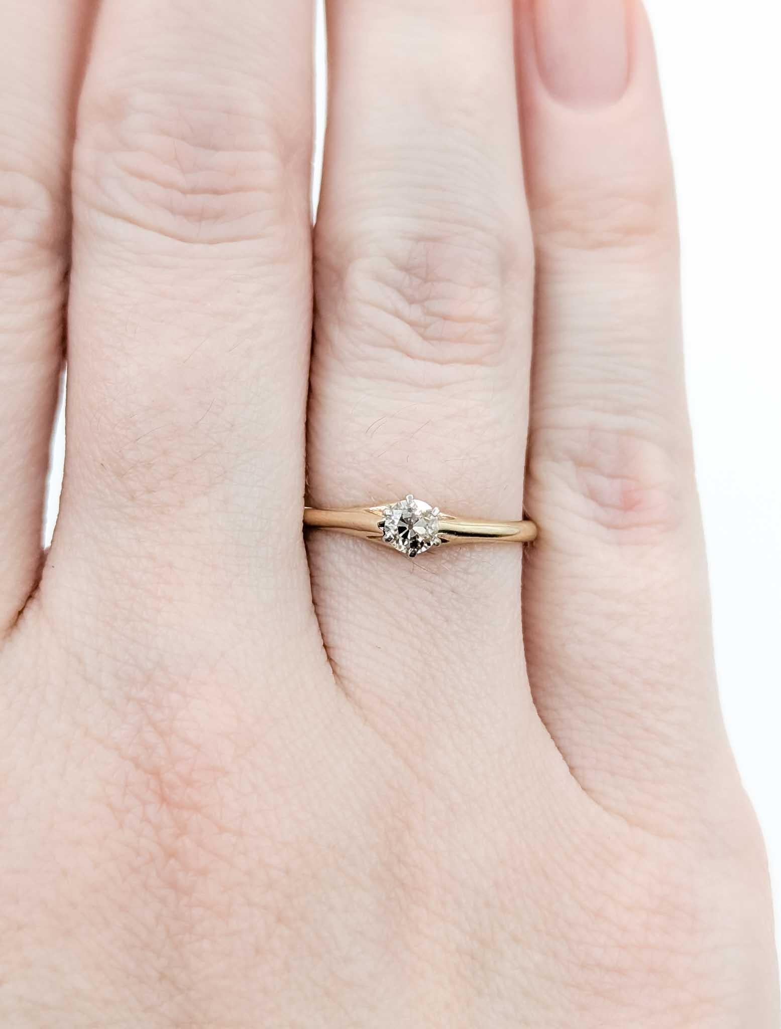 Dazzling Diamond Solitaire Ring in 14k Yellow Gold Damen im Angebot