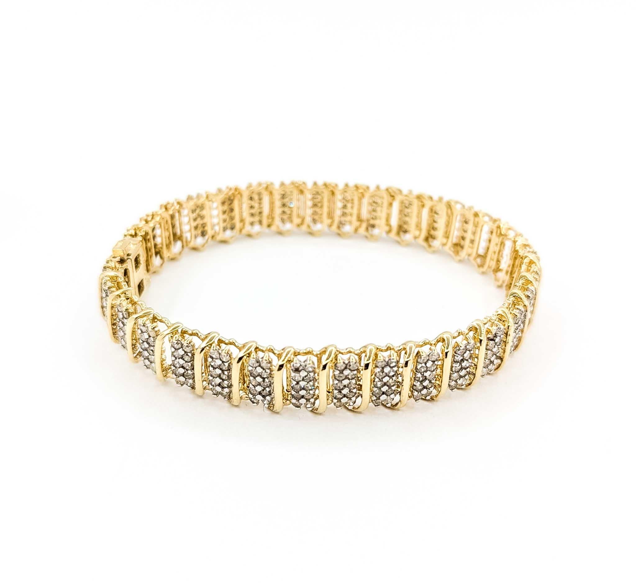 Bracelet en or jaune 10k à maillons ondulés et diamants éblouissants en vente 1