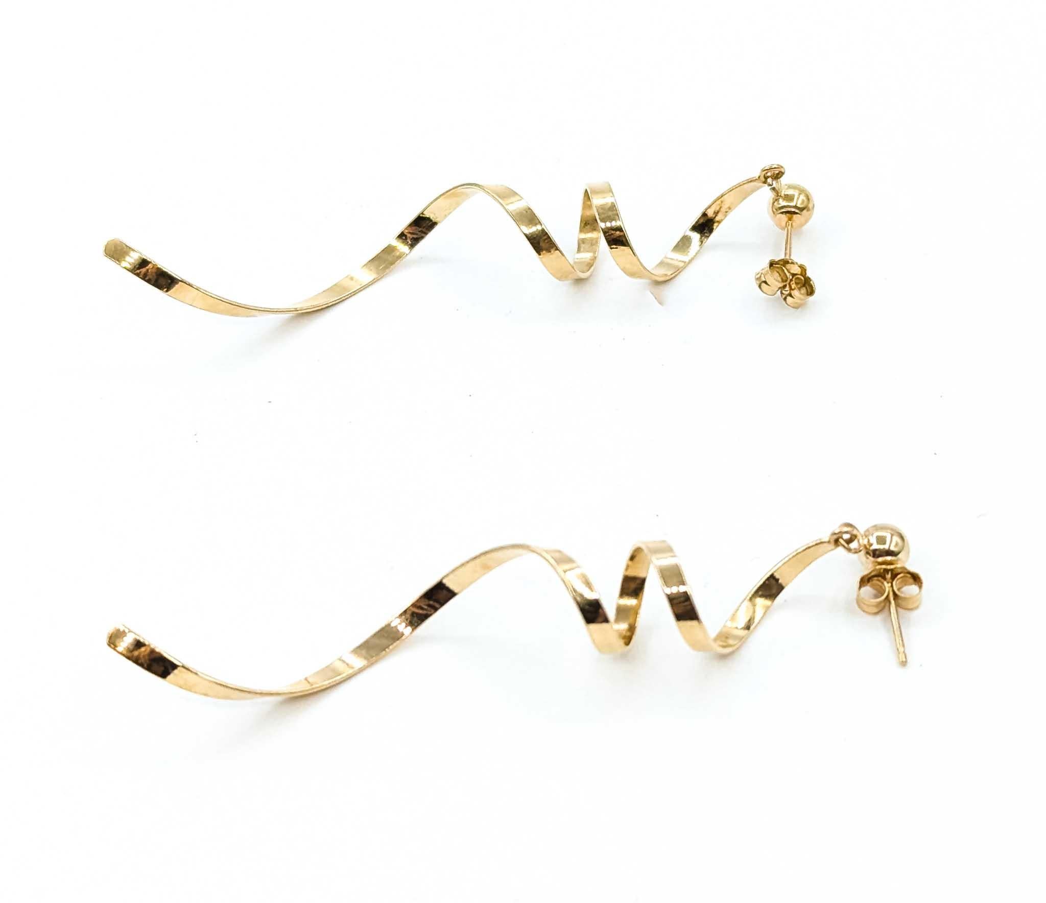 Boucles d'oreilles éblouissantes Tourbillons or jaune 14k Excellent état - En vente à Bloomington, MN