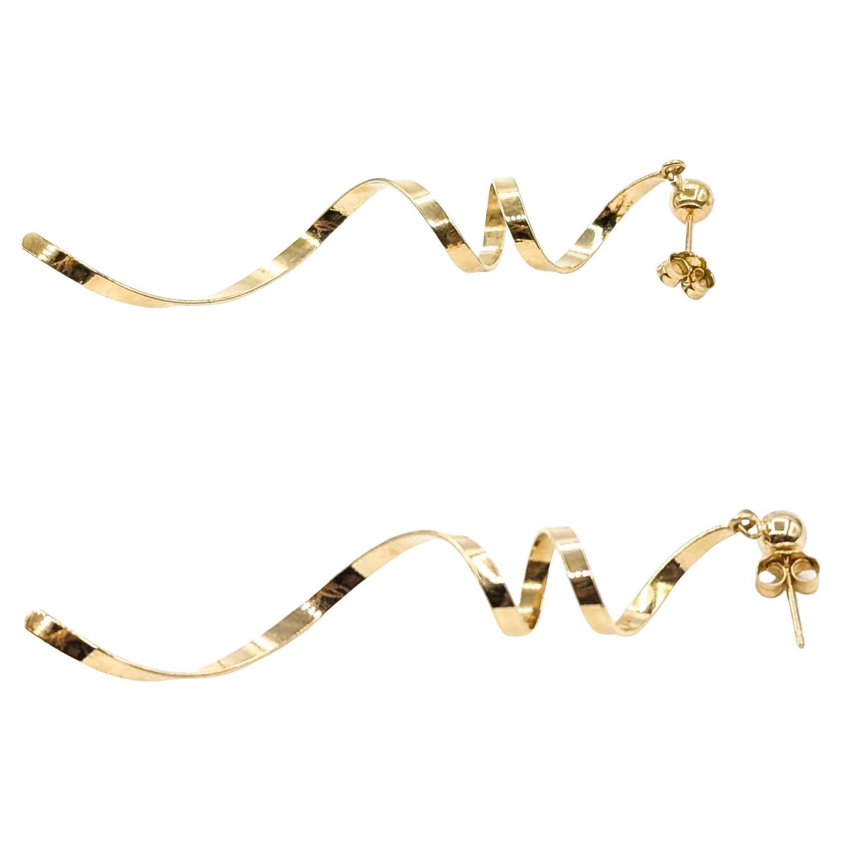 Boucles d'oreilles éblouissantes Tourbillons or jaune 14k en vente