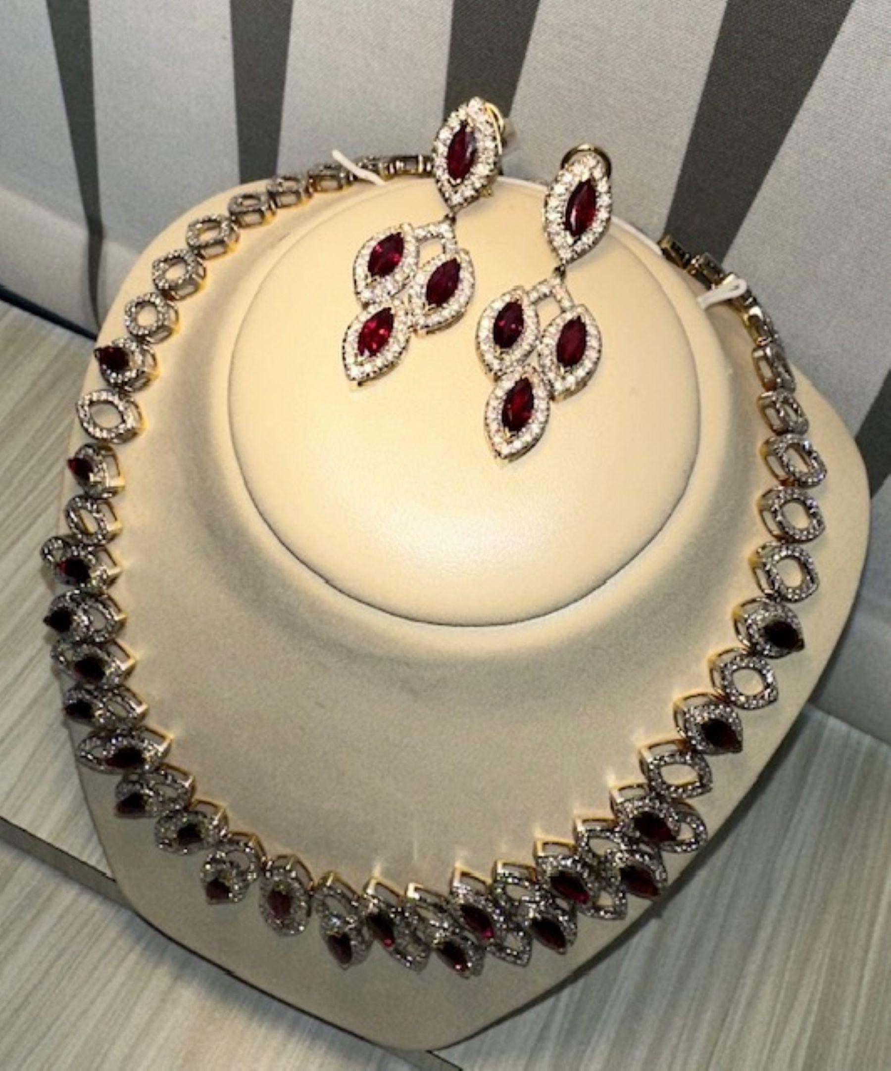 Schillernde Eleganz in  31,16 Karat Rubin & 13,04 Karat Diamant im Angebot 1