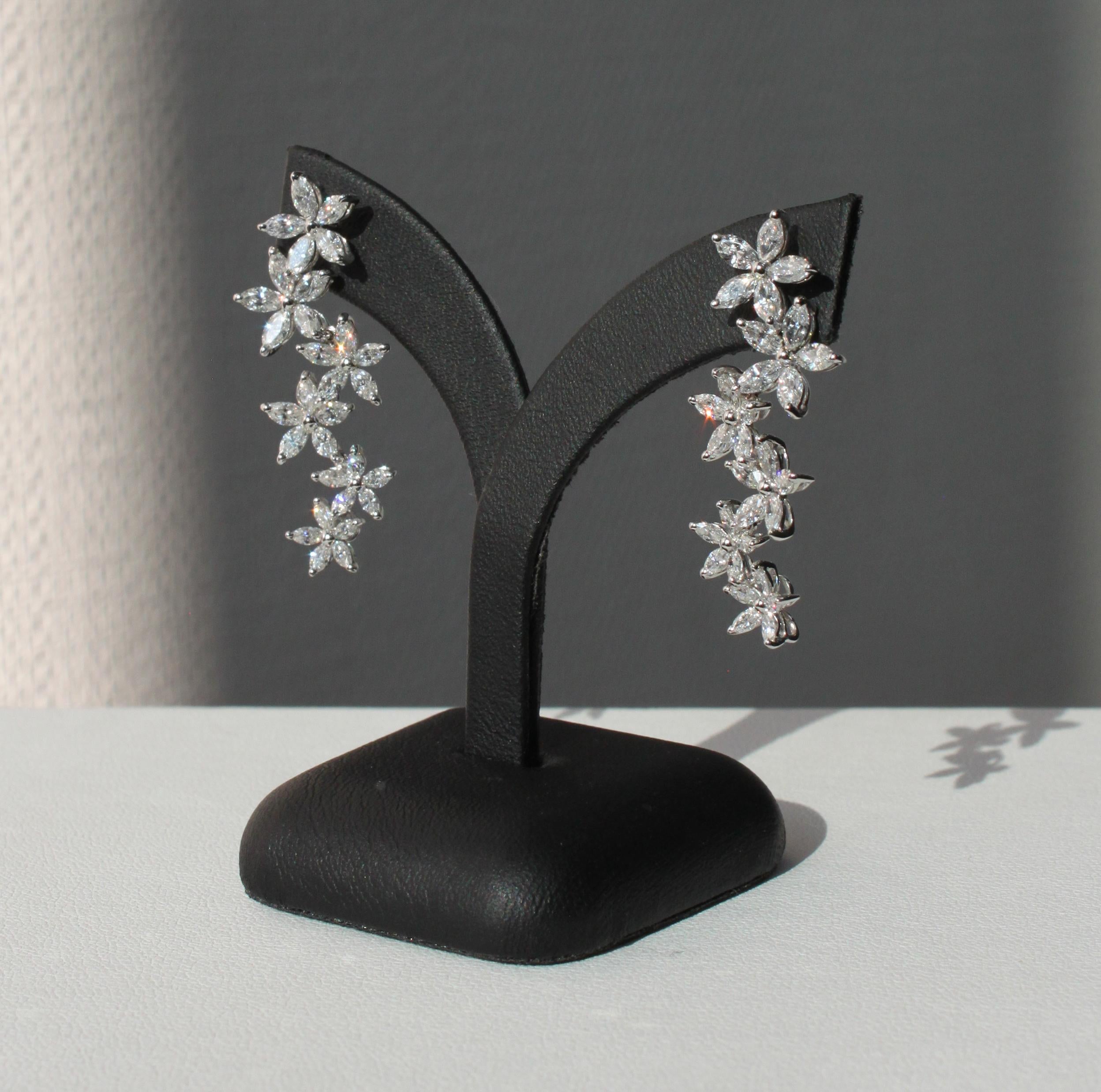 Taille Marquise Boucles d'oreilles éblouissantes fleuries avec diamants marquises VS-SI en or 18 carats en vente