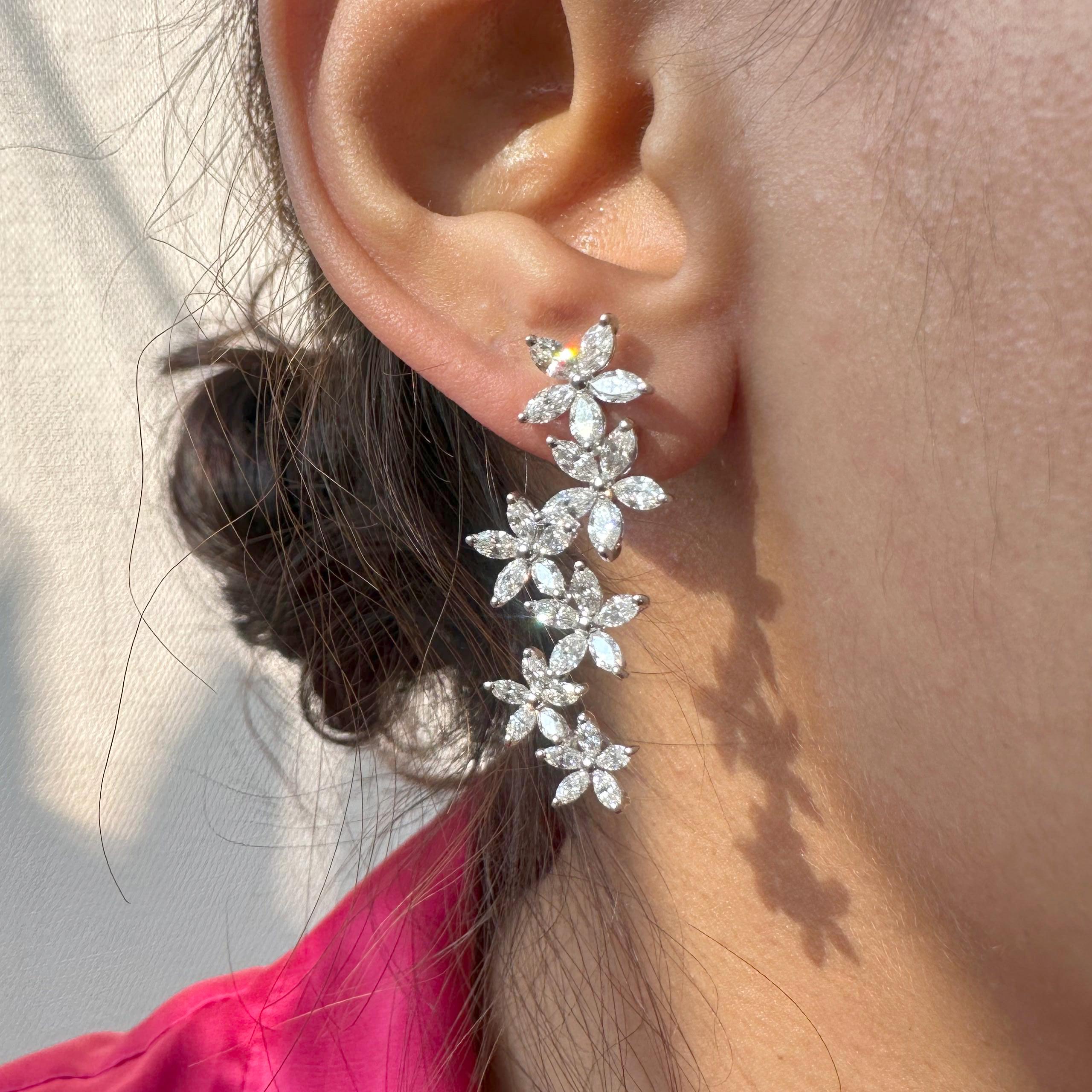 Boucles d'oreilles éblouissantes fleuries avec diamants marquises VS-SI en or 18 carats Pour femmes en vente