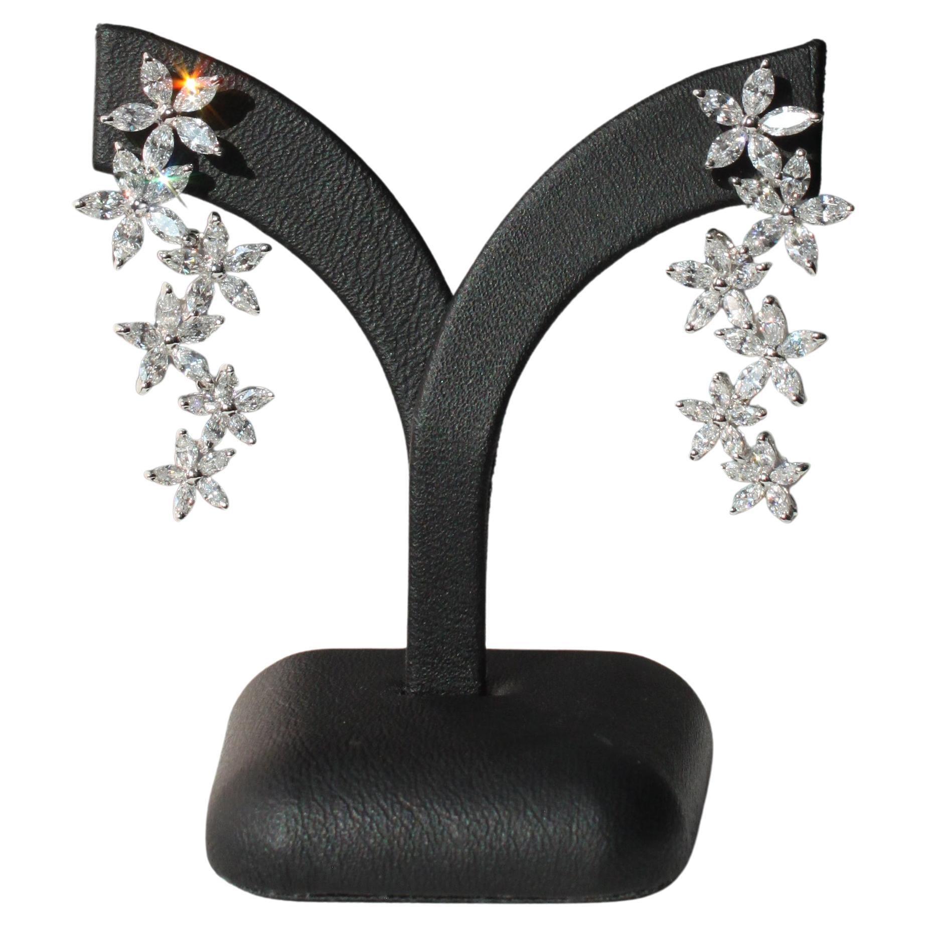 Boucles d'oreilles éblouissantes fleuries avec diamants marquises VS-SI en or 18 carats en vente