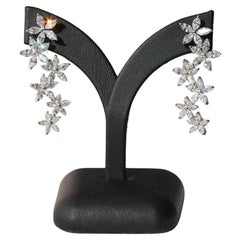Schillernde florale Ohrringe blühen mit VS-SI Marquise-Diamanten aus 18 Karat Gold