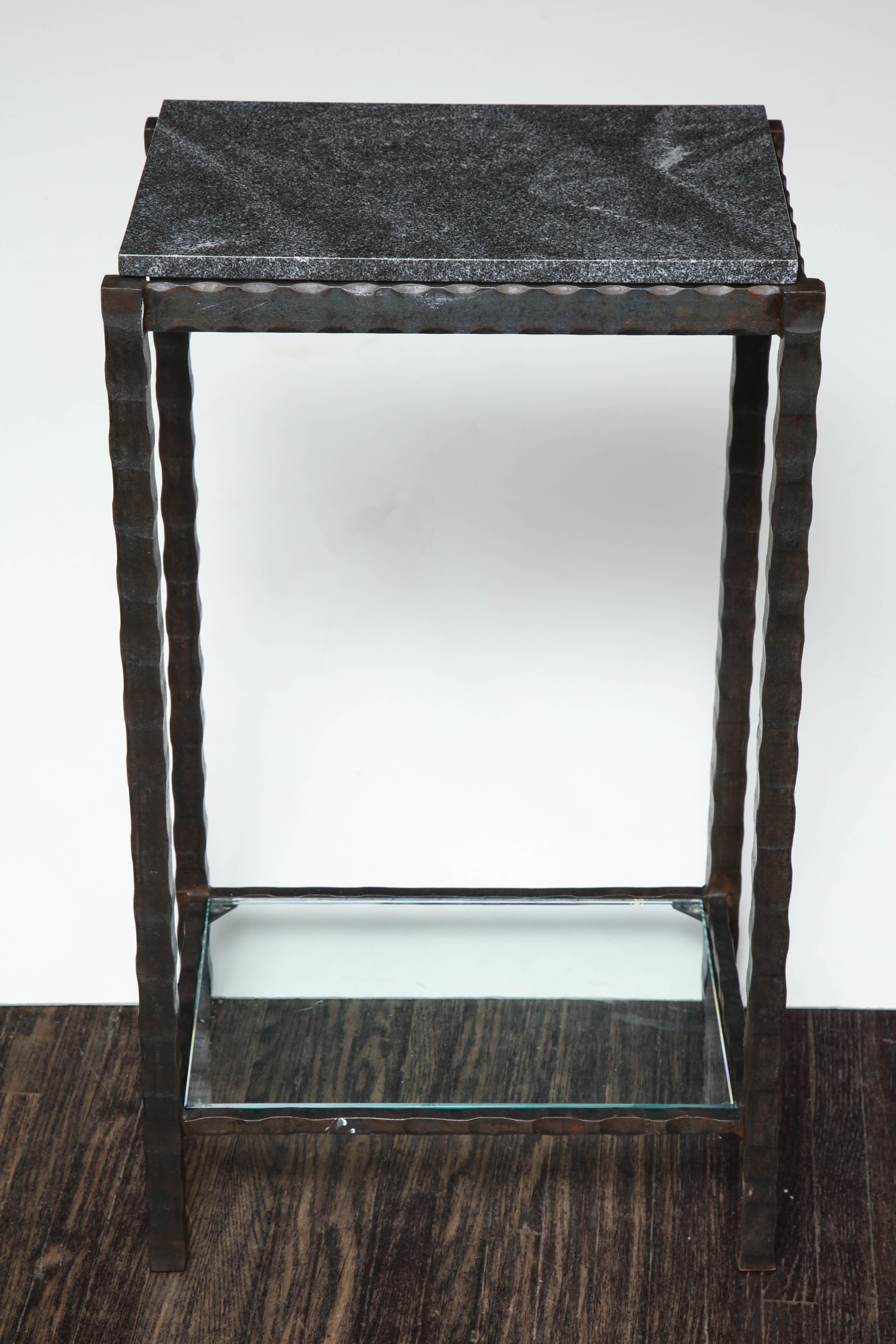 Top: Dazzling dark gray granite
Bottom shelf: Clear glass
Frame: Hammered steel with black wax patina.