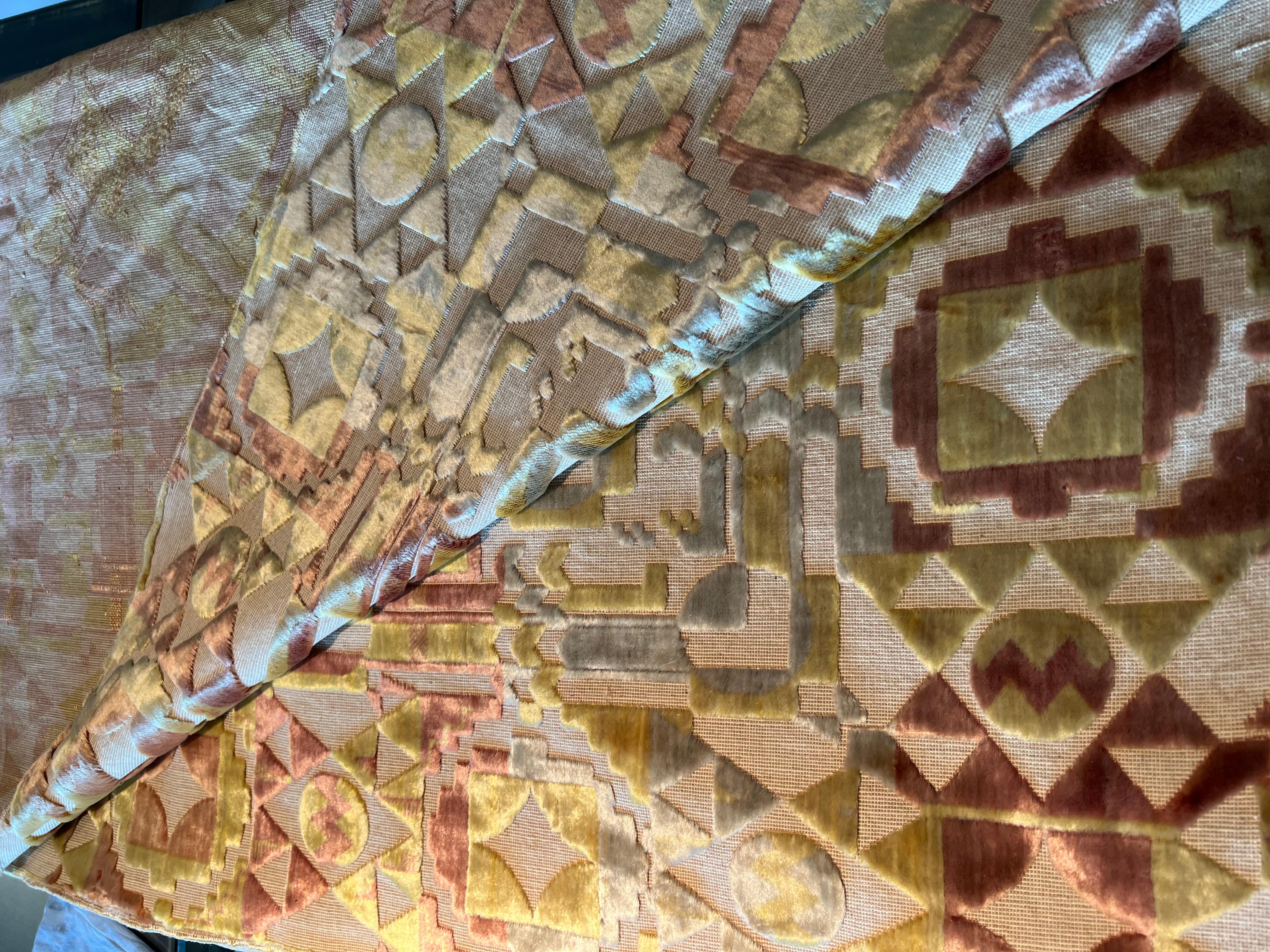 Dazzling Italian Cut Velvet Tapestry with Arabesque Motif For Sale 6