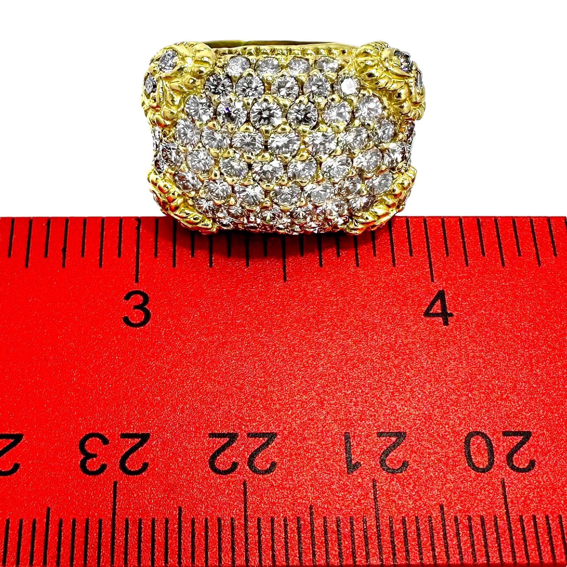 Dazzling Judith Ripka 18K Yellow Gold and Pave Set Diamond Cocktail Ring For Sale 1