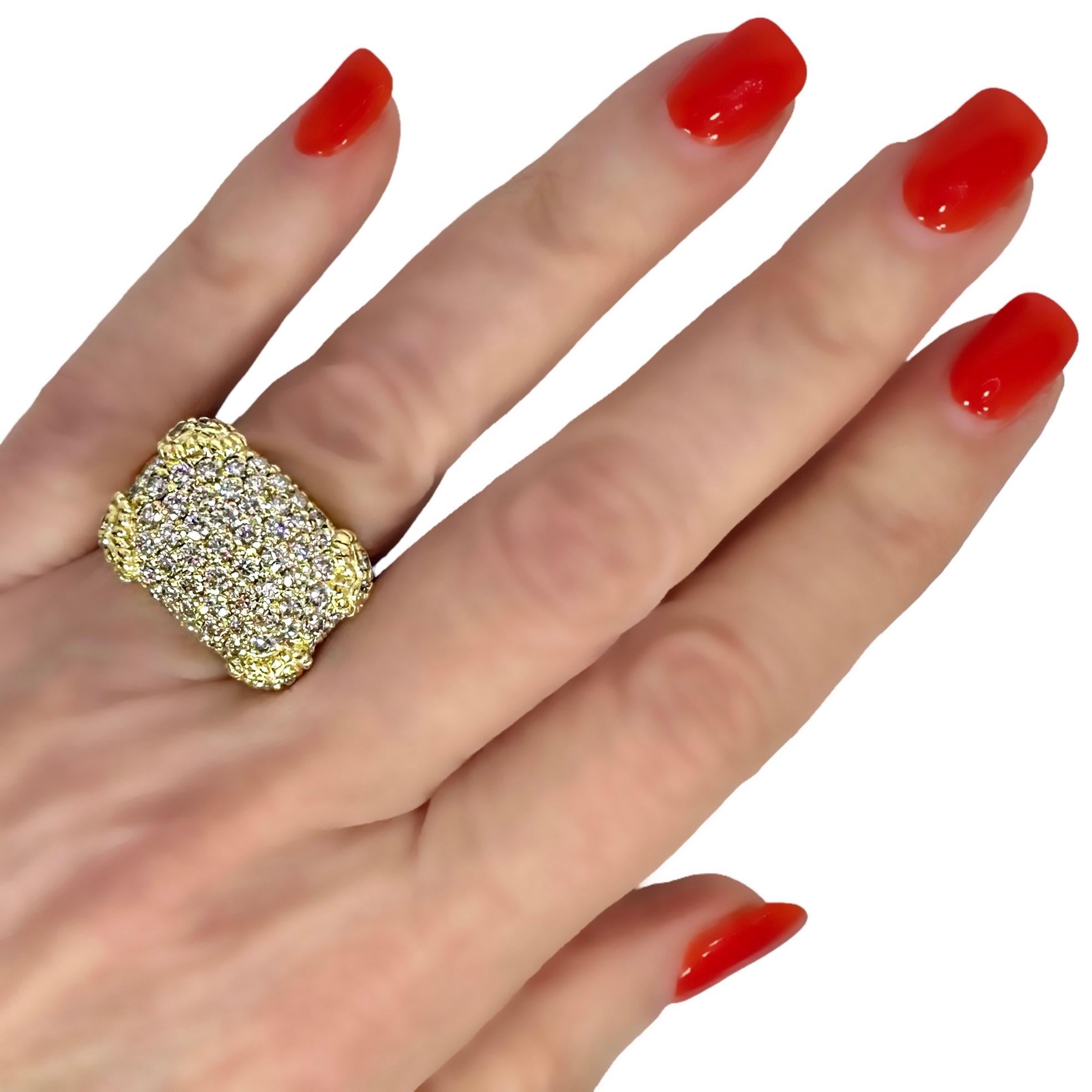 Dazzling Judith Ripka 18K Yellow Gold and Pave Set Diamond Cocktail Ring For Sale 3