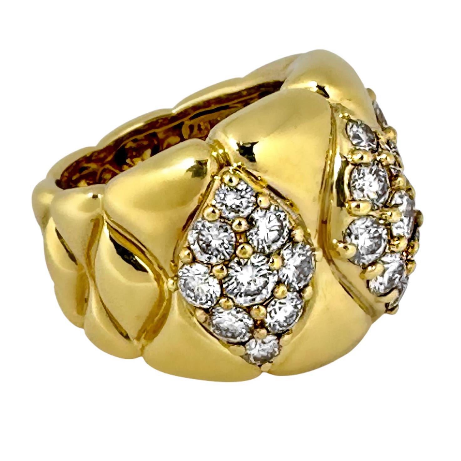 Éblouissante bague de cocktail vintage en or 18 carats et diamants par Jose HESS Pour femmes en vente