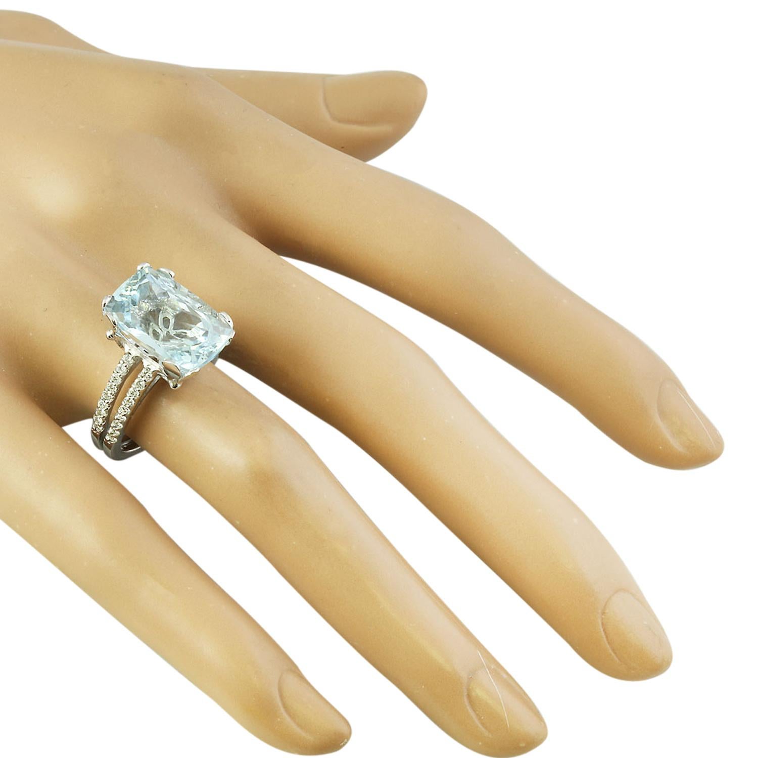 Dazzling Natural Aquamarine Diamond Ring In 14 Karat White Gold In New Condition For Sale In Manhattan Beach, CA