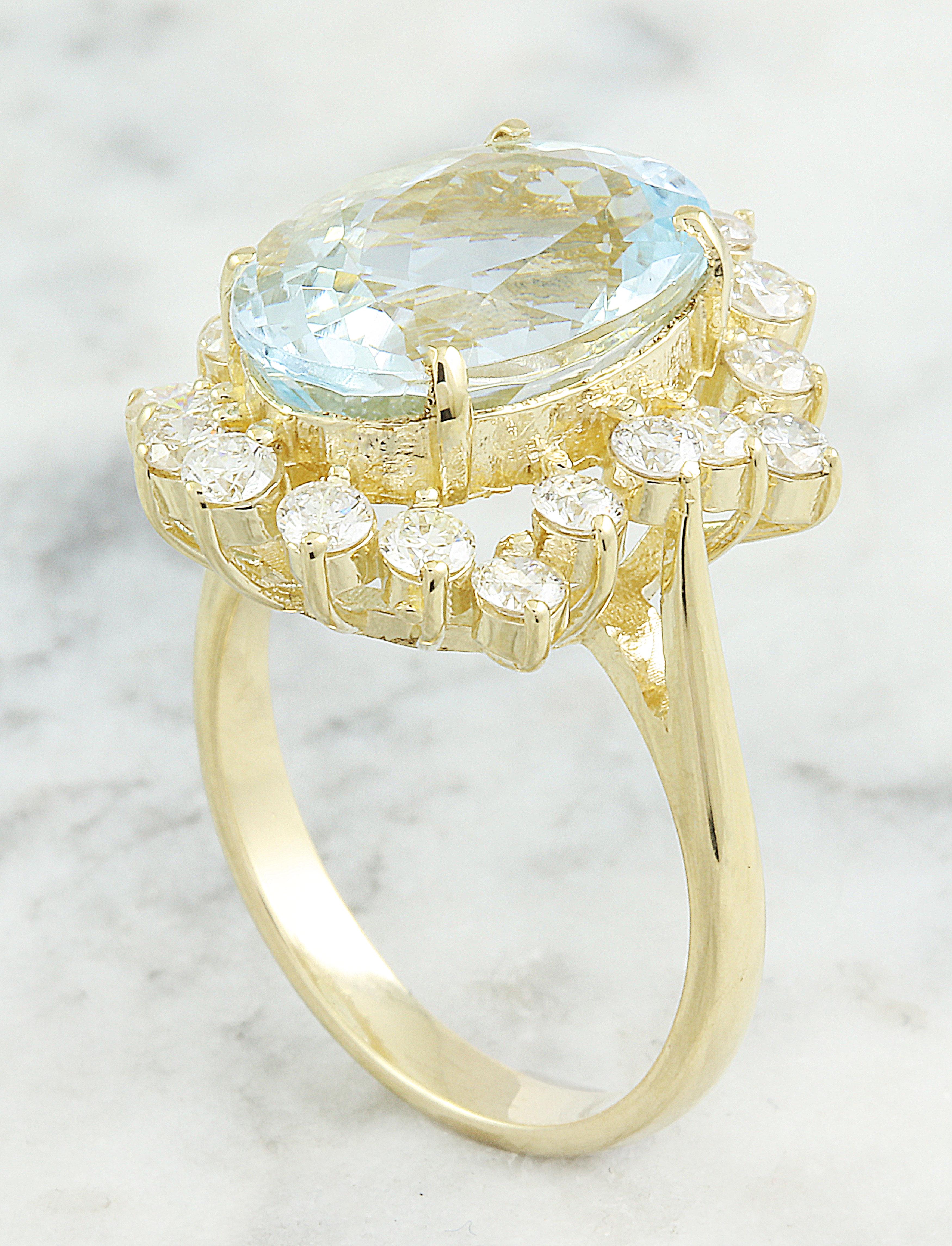 Oval Cut Dazzling Natural Aquamarine Diamond Ring In 14 Karat Yellow Gold  For Sale