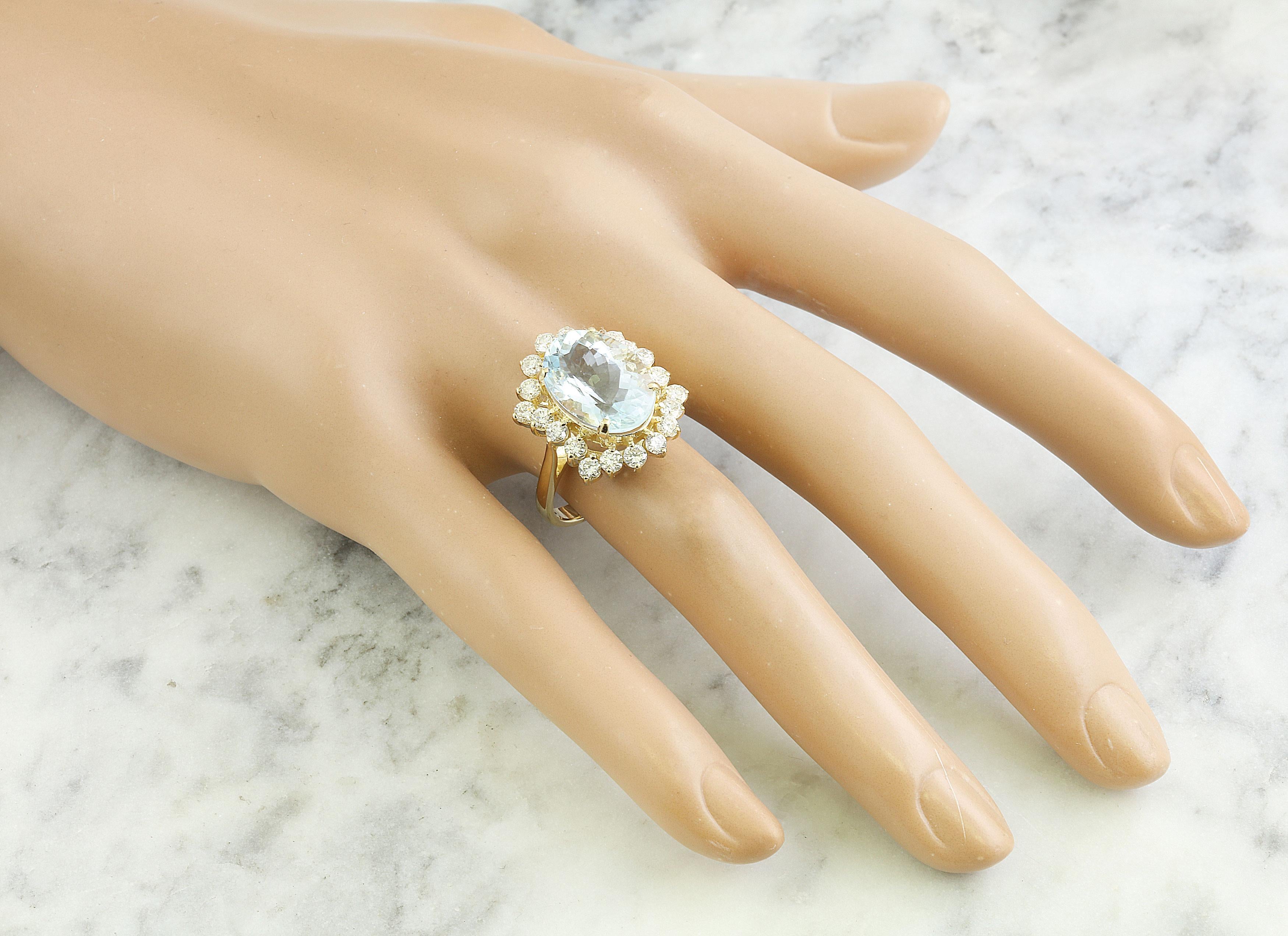 Dazzling Natural Aquamarine Diamond Ring In 14 Karat Yellow Gold  In New Condition For Sale In Los Angeles, CA